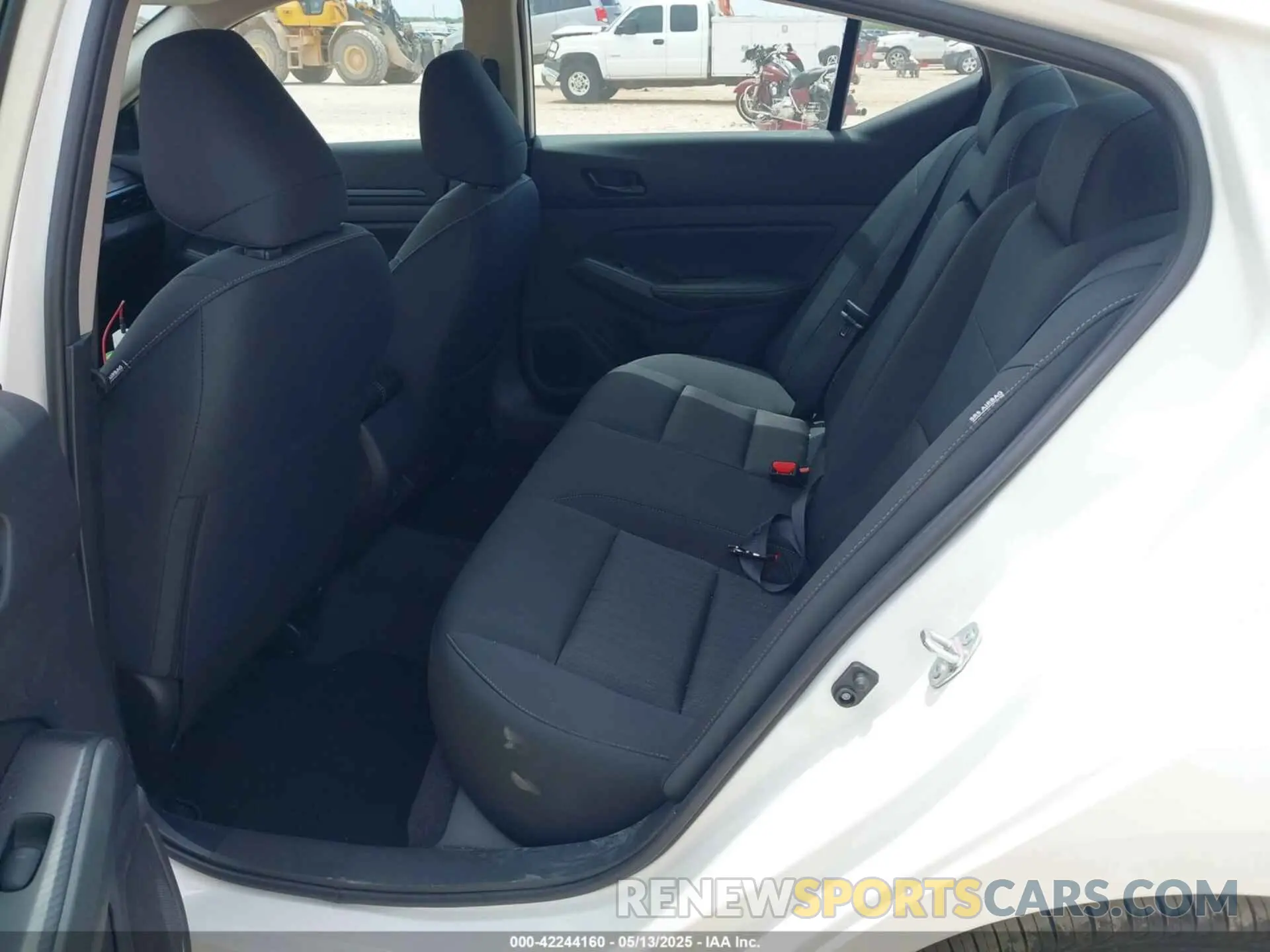 8 Фотография поврежденного автомобиля 1N4BL4DV2SN375994 NISSAN ALTIMA 2025