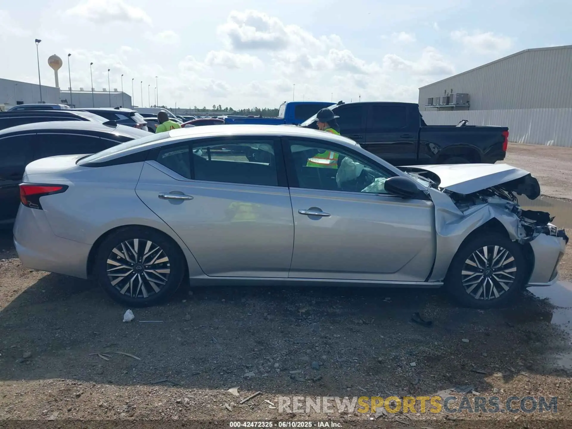 14 Photograph of a damaged car 1N4BL4DV2SN394660 NISSAN ALTIMA 2025