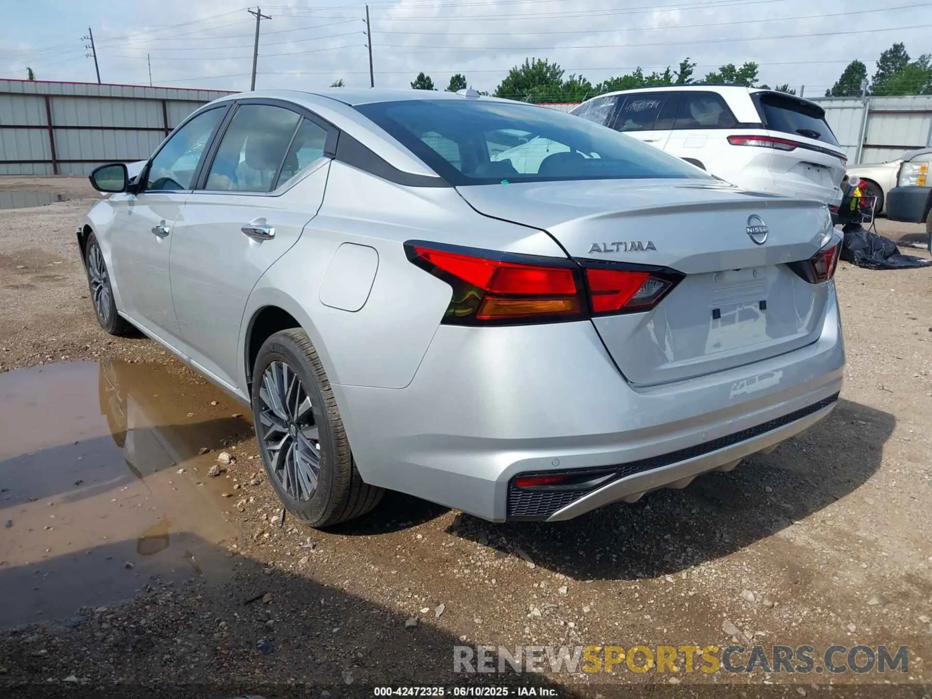 3 Photograph of a damaged car 1N4BL4DV2SN394660 NISSAN ALTIMA 2025