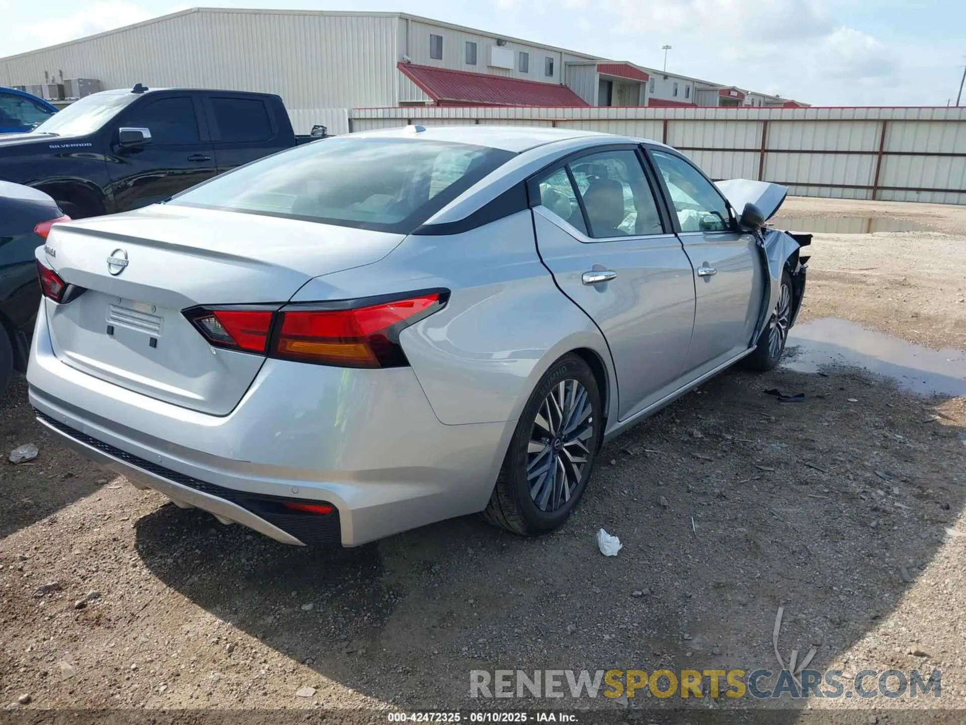 4 Photograph of a damaged car 1N4BL4DV2SN394660 NISSAN ALTIMA 2025