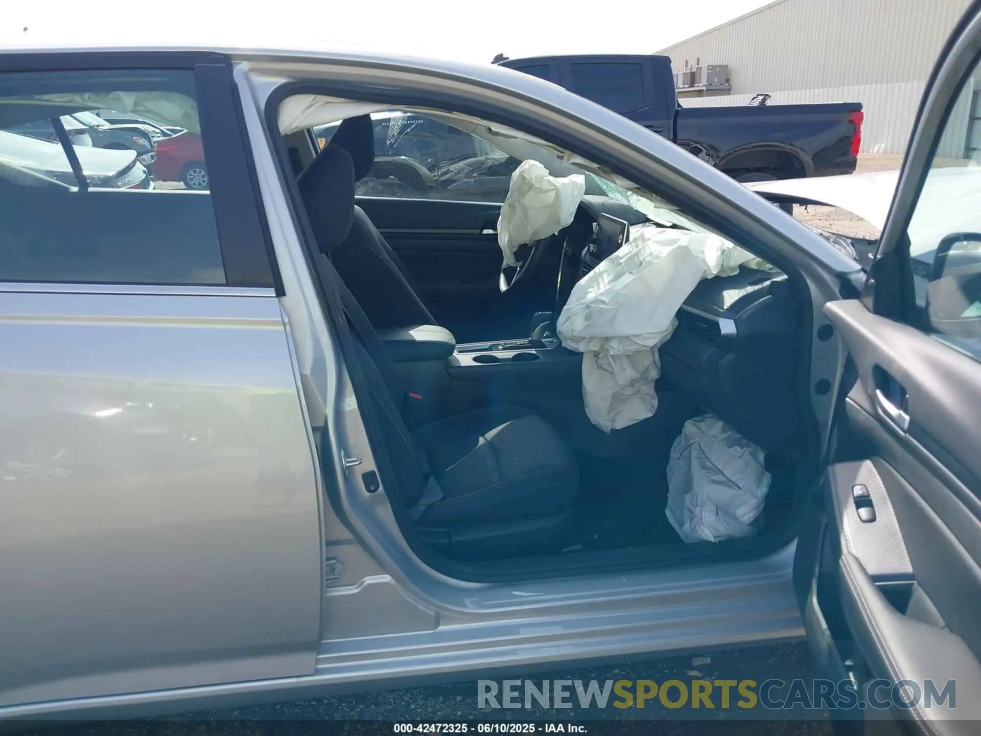 5 Photograph of a damaged car 1N4BL4DV2SN394660 NISSAN ALTIMA 2025