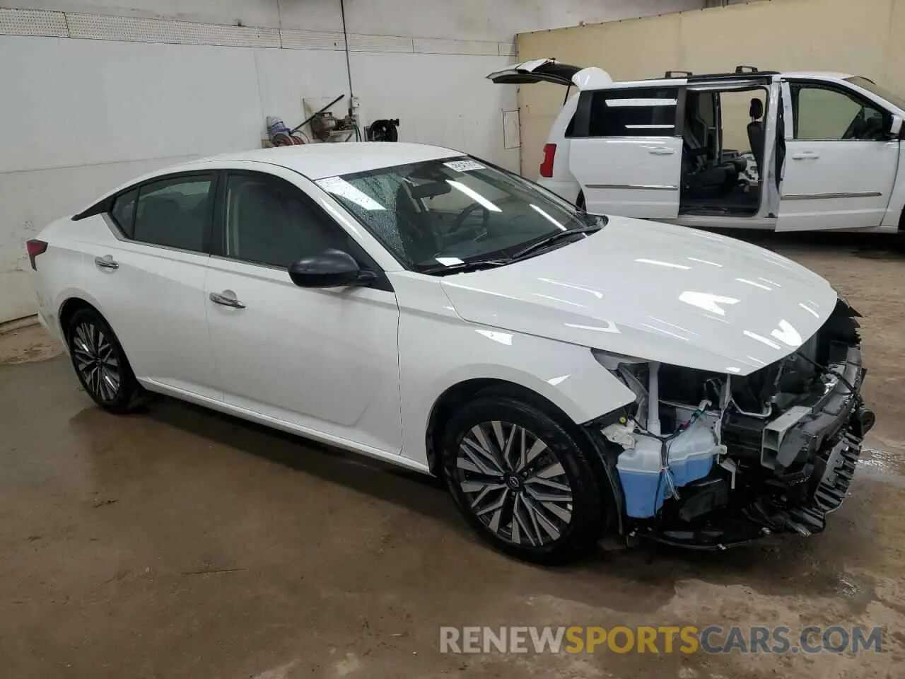 4 Фотография поврежденного автомобиля 1N4BL4DV3SN316968 NISSAN ALTIMA 2025