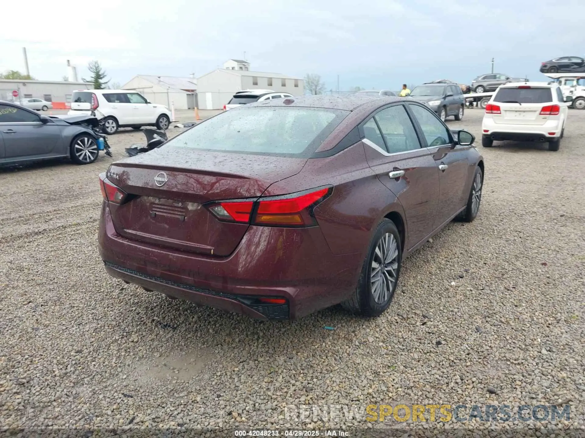 4 Photograph of a damaged car 1N4BL4DV3SN335052 NISSAN ALTIMA 2025