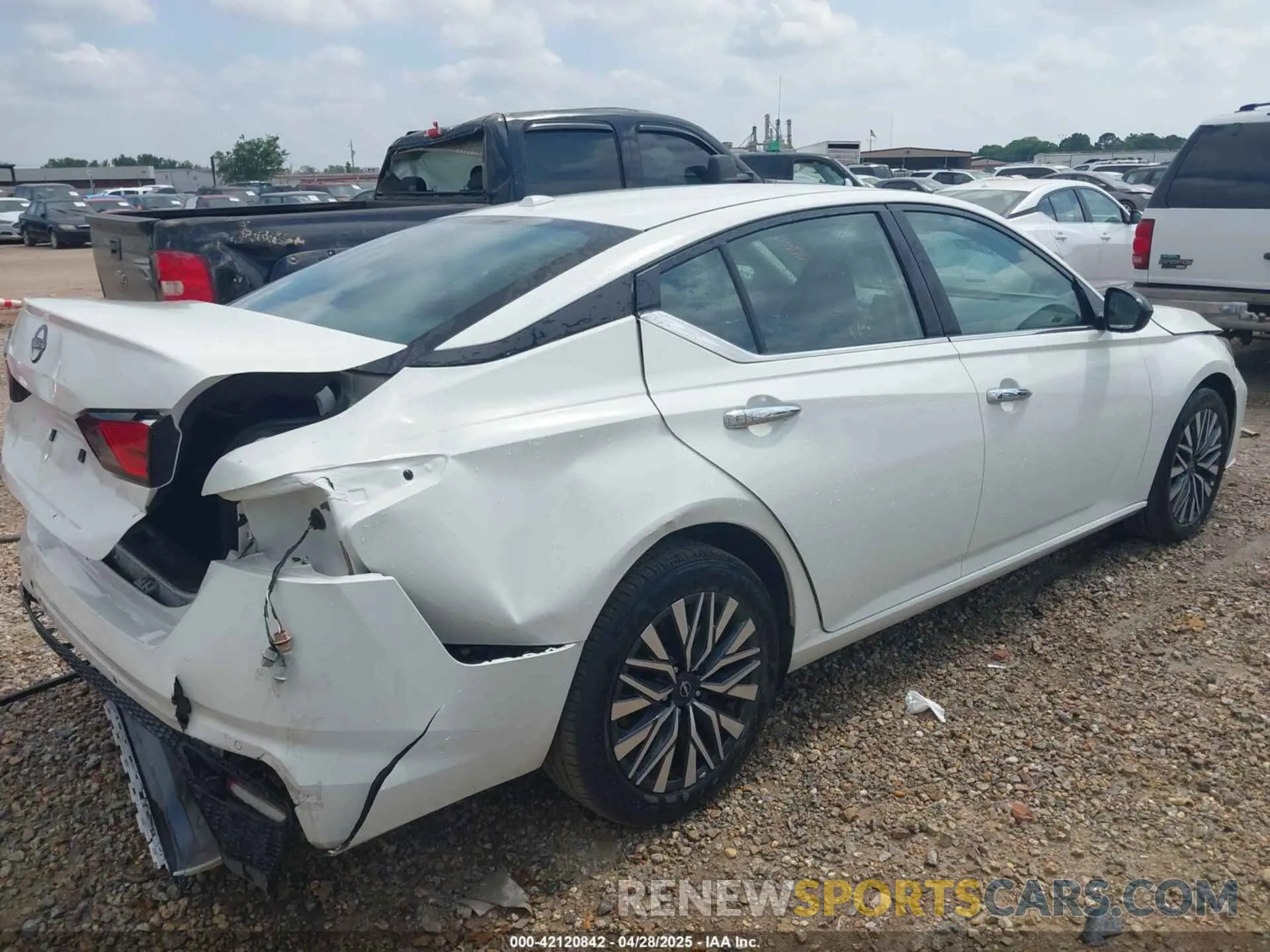 4 Фотография поврежденного автомобиля 1N4BL4DV4SN313741 NISSAN ALTIMA 2025