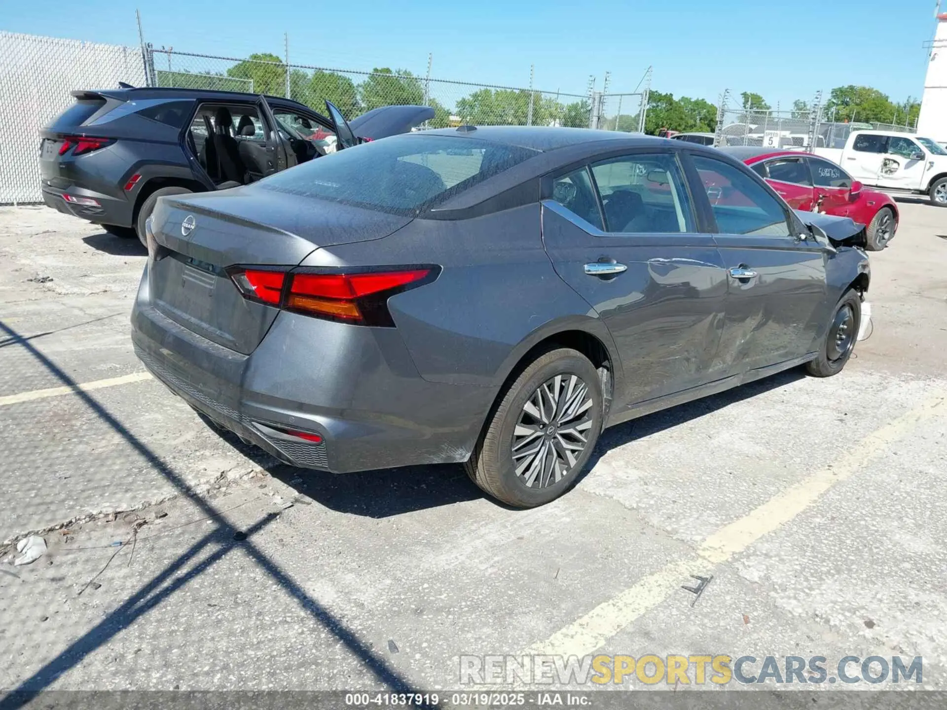 4 Photograph of a damaged car 1N4BL4DV4SN341829 NISSAN ALTIMA 2025