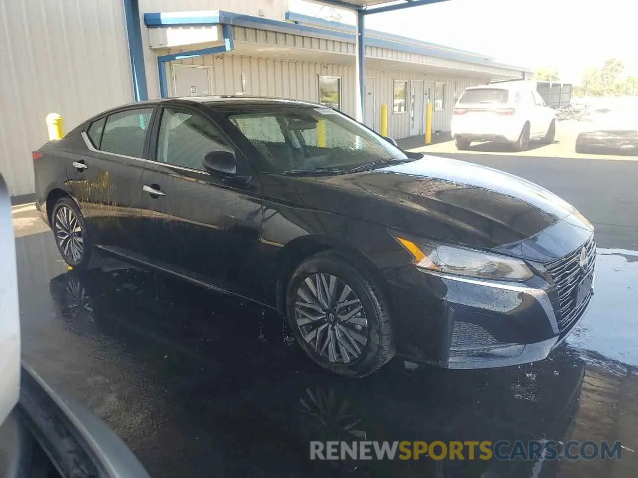 4 Photograph of a damaged car 1N4BL4DV4SN351566 NISSAN ALTIMA 2025