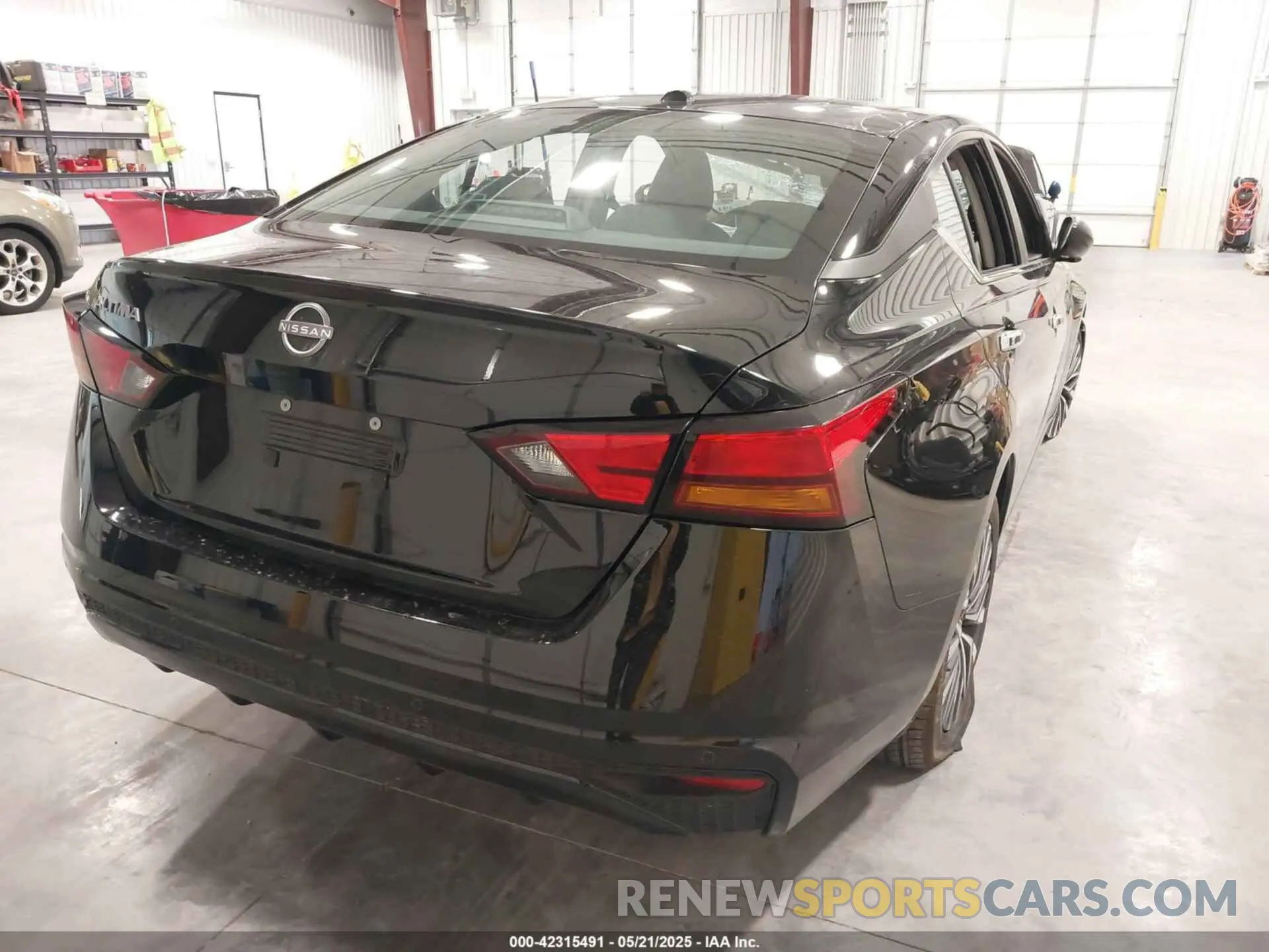4 Photograph of a damaged car 1N4BL4DV4SN363409 NISSAN ALTIMA 2025