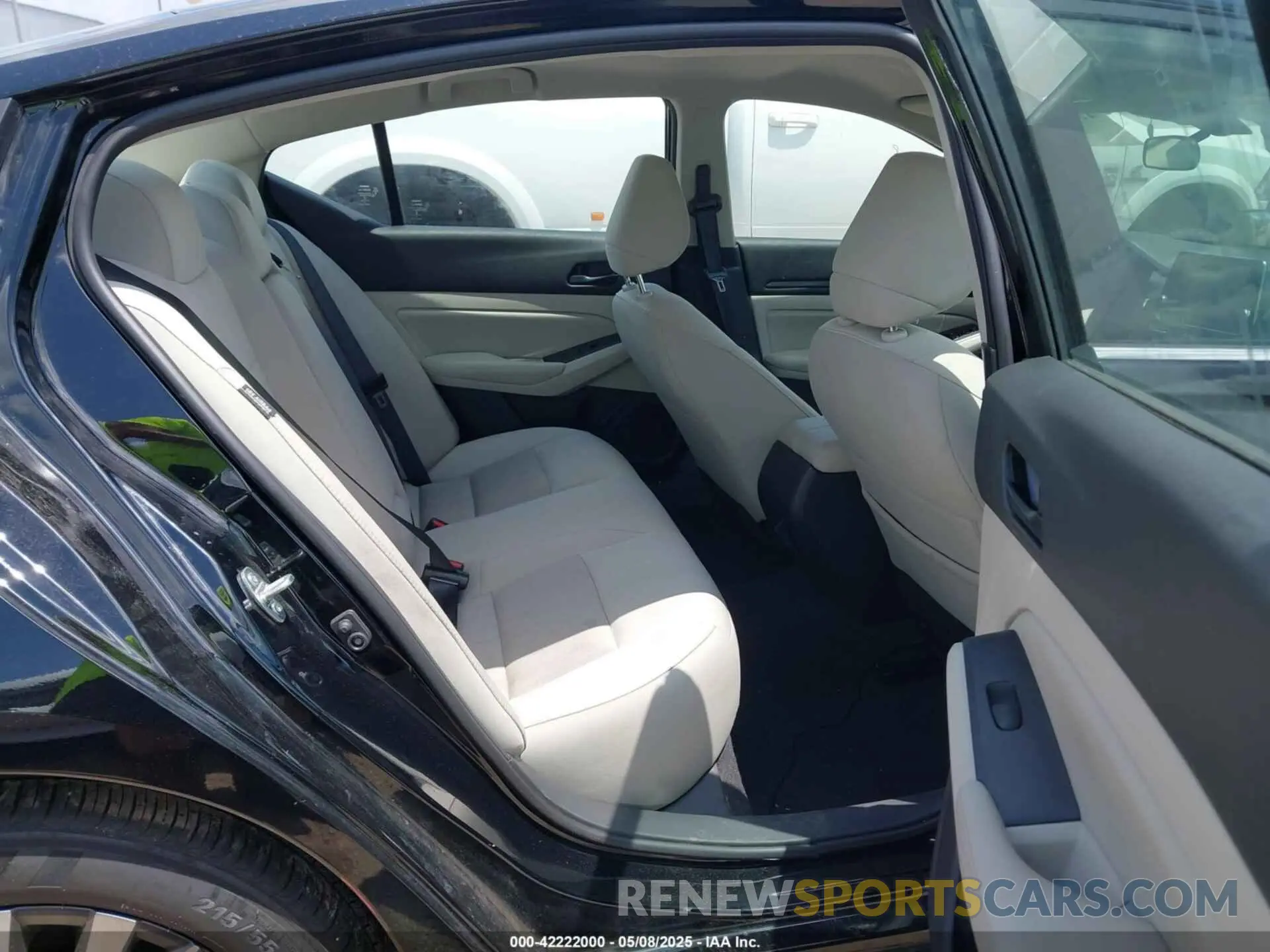 8 Фотография поврежденного автомобиля 1N4BL4DV5SN314610 NISSAN ALTIMA 2025
