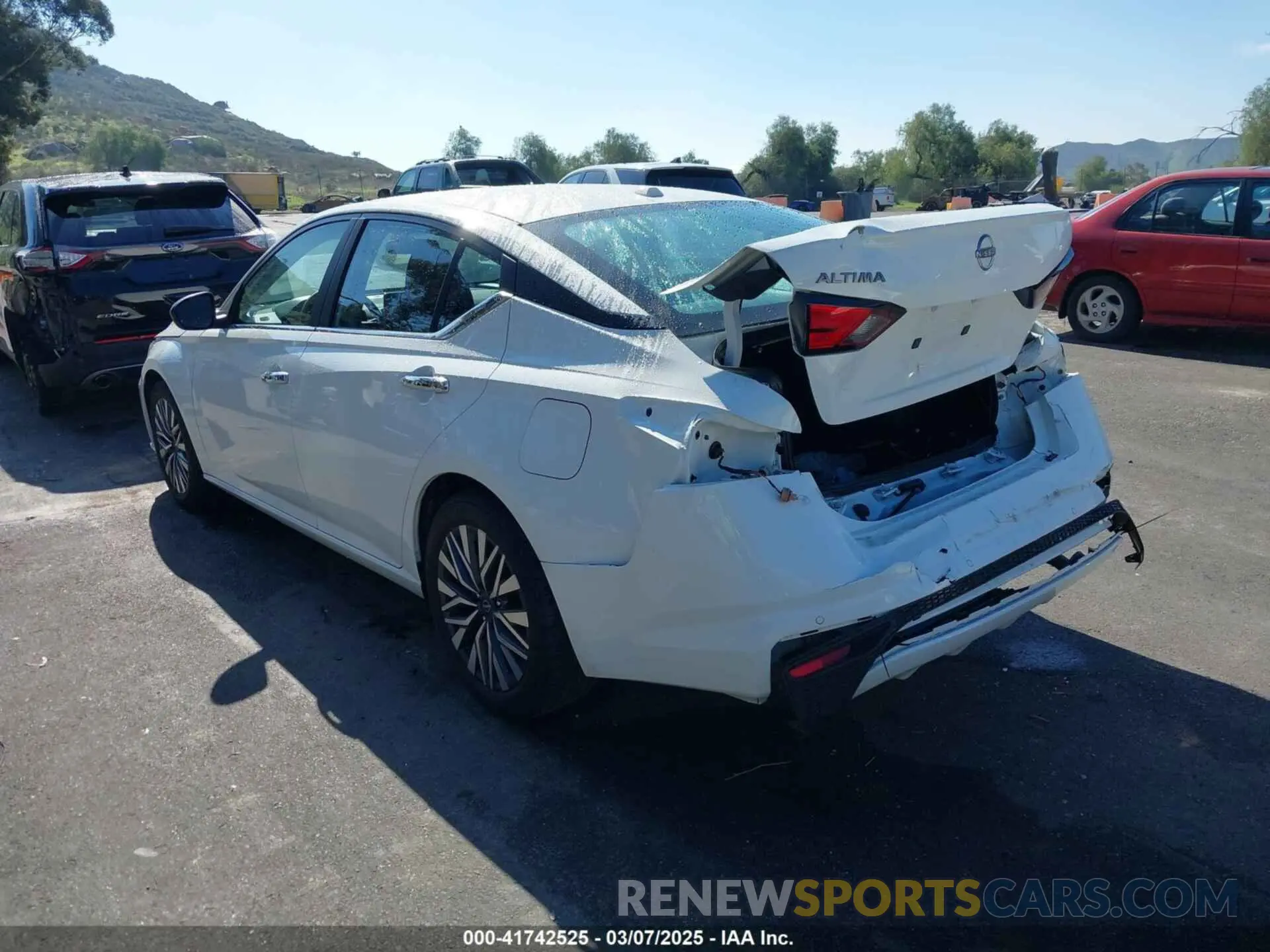 3 Photograph of a damaged car 1N4BL4DV6SN313725 NISSAN ALTIMA 2025