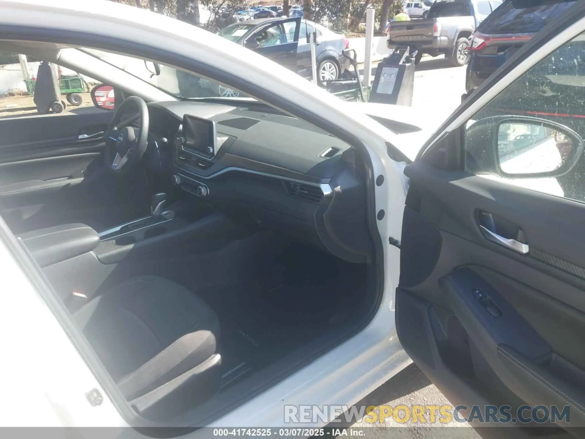 5 Photograph of a damaged car 1N4BL4DV6SN313725 NISSAN ALTIMA 2025