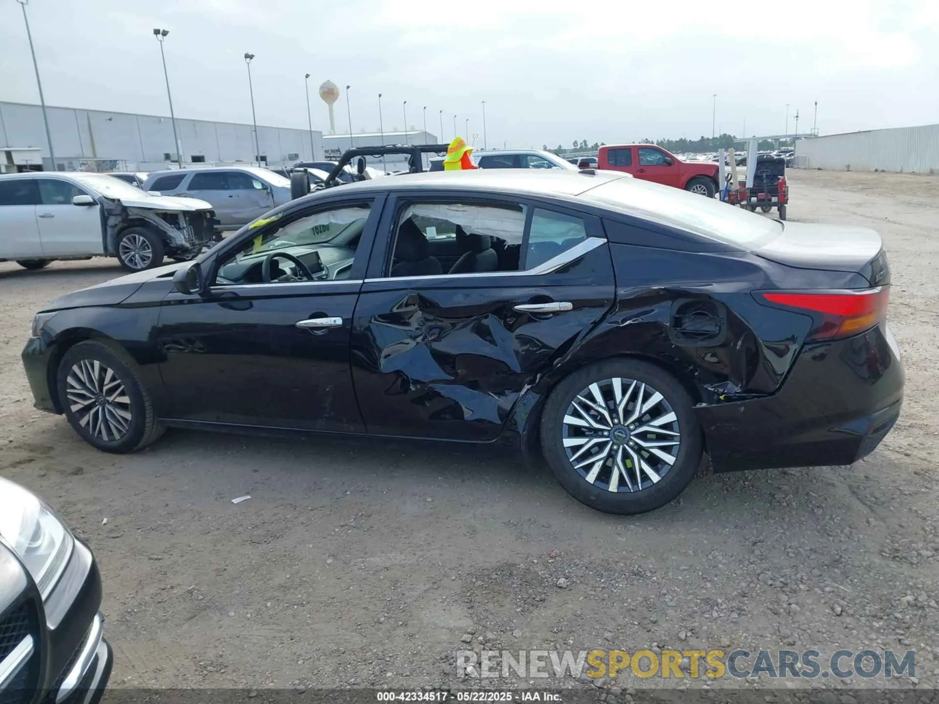 14 Photograph of a damaged car 1N4BL4DV6SN360575 NISSAN ALTIMA 2025