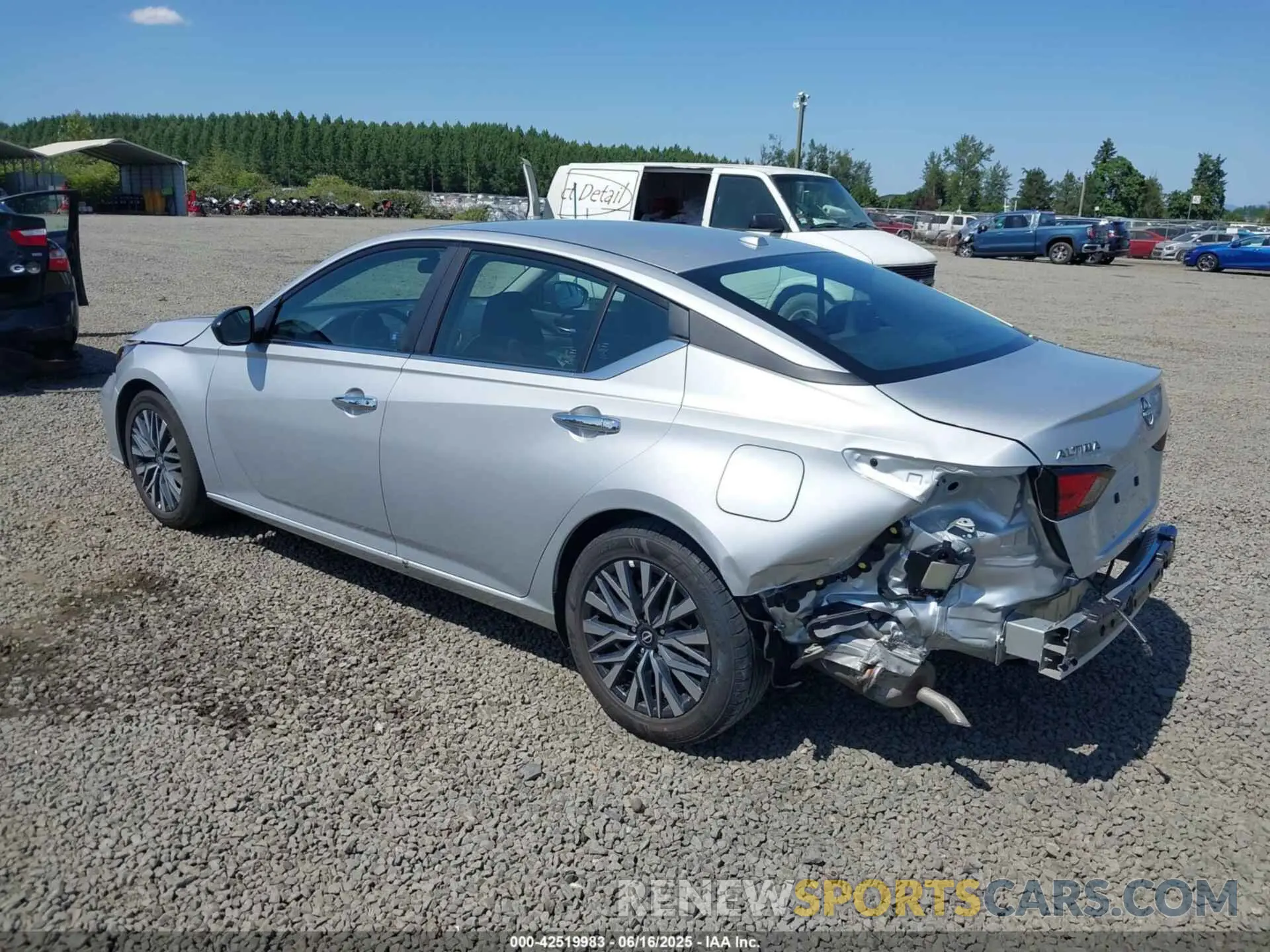3 Фотография поврежденного автомобиля 1N4BL4DV6SN365033 NISSAN ALTIMA 2025