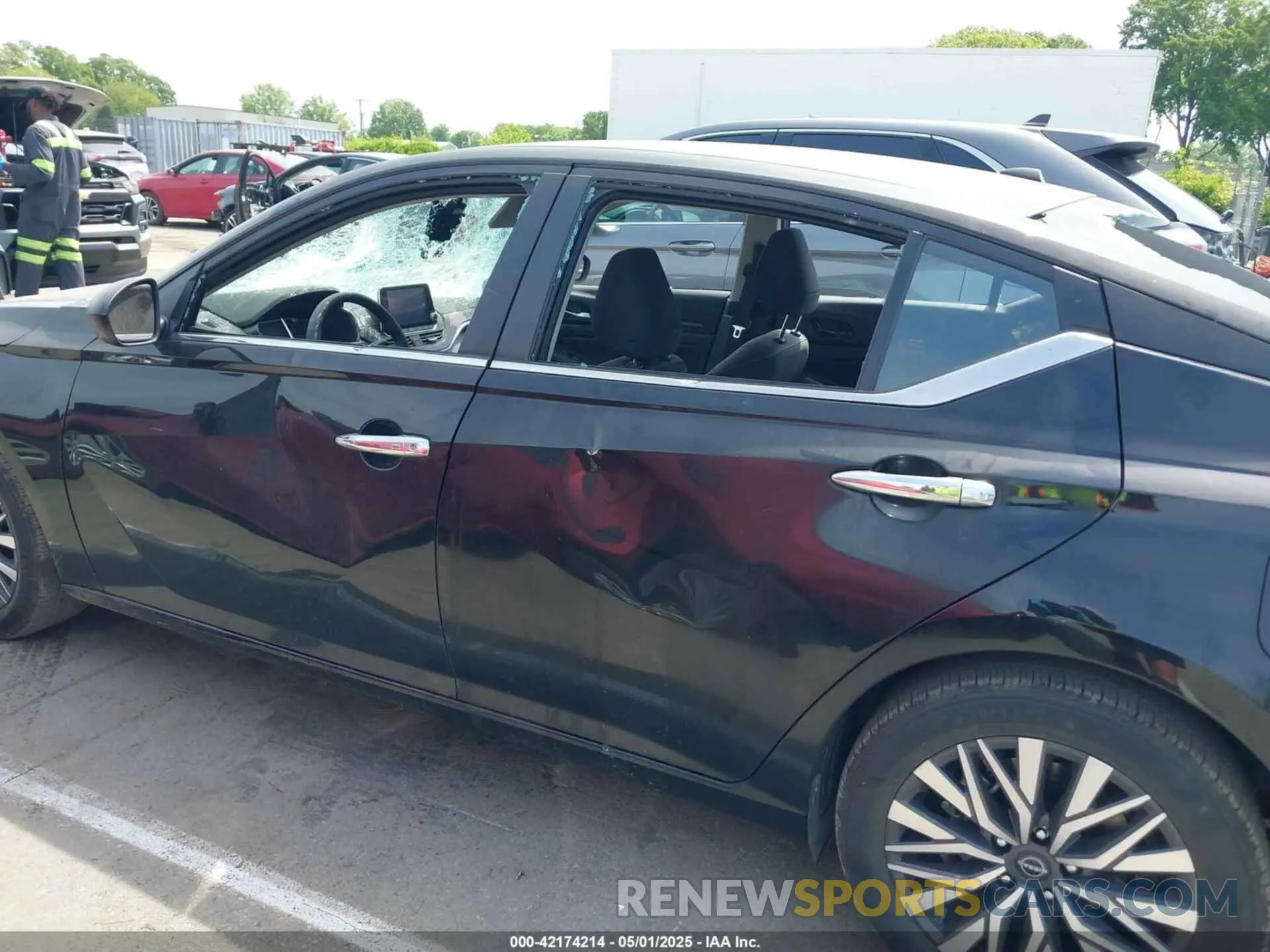 14 Photograph of a damaged car 1N4BL4DV6SN377960 NISSAN ALTIMA 2025