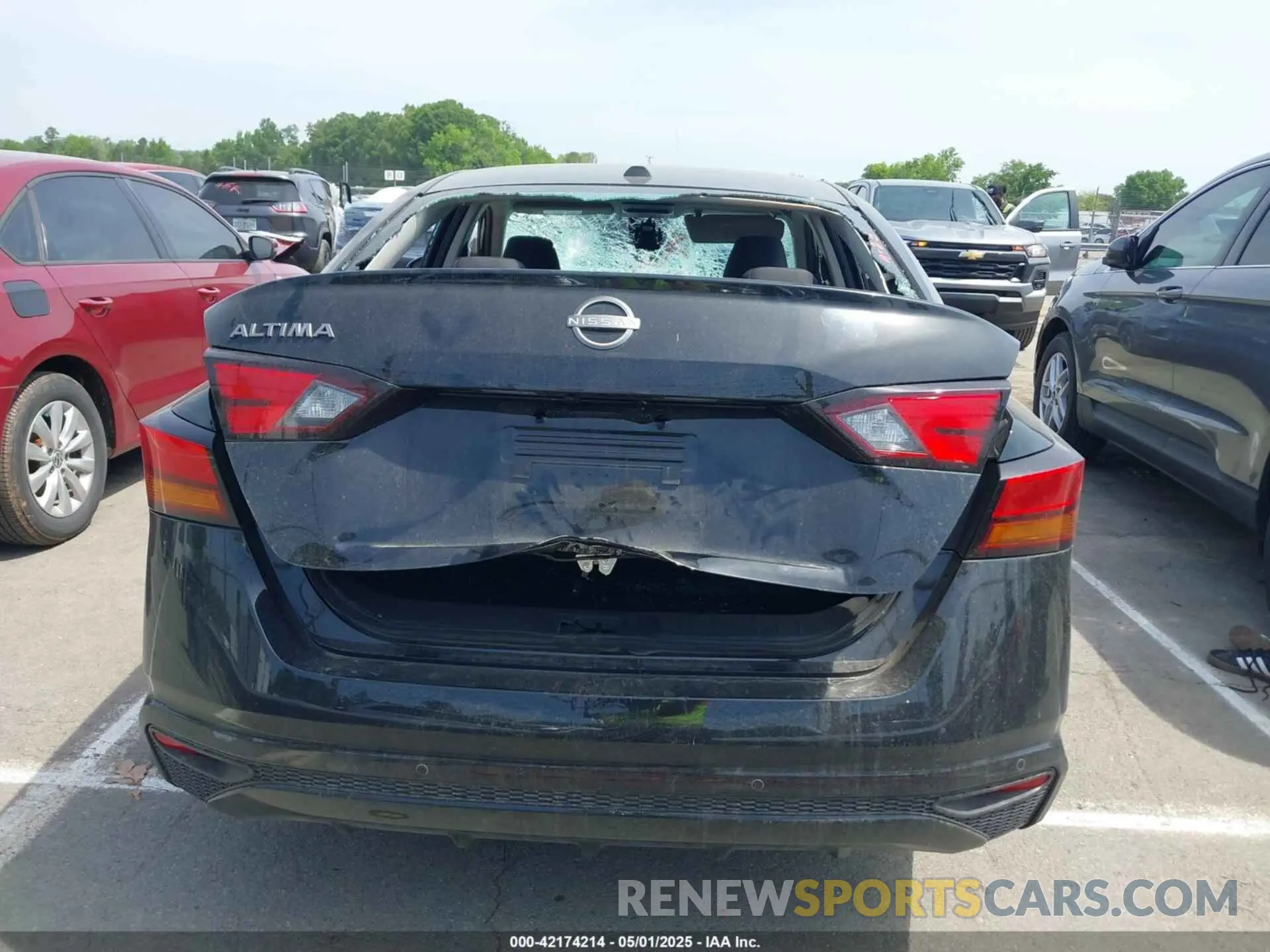 18 Photograph of a damaged car 1N4BL4DV6SN377960 NISSAN ALTIMA 2025