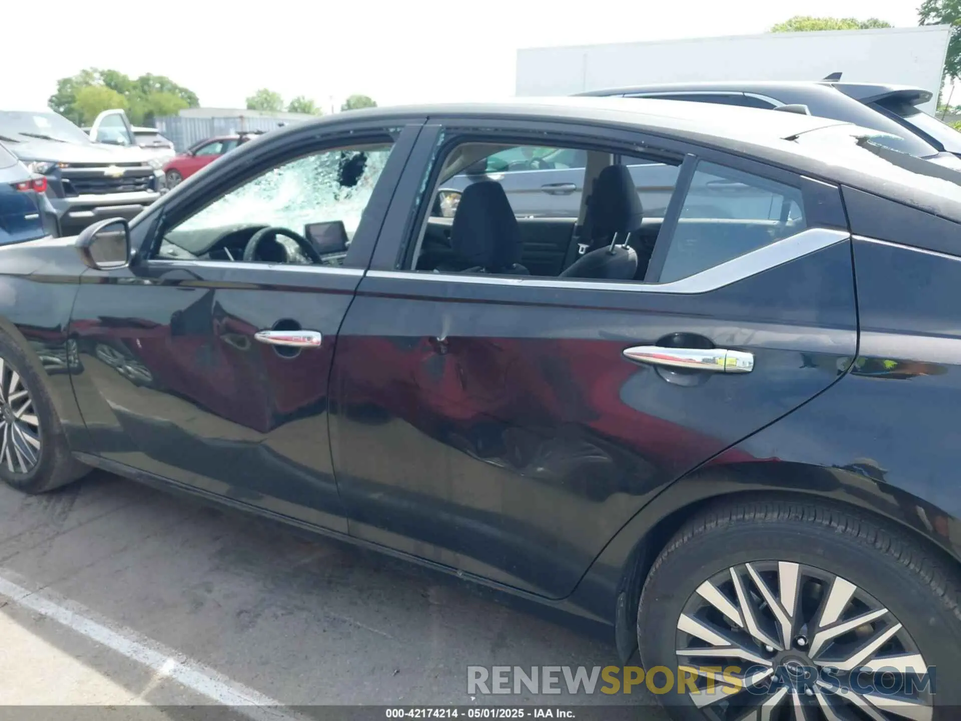 19 Photograph of a damaged car 1N4BL4DV6SN377960 NISSAN ALTIMA 2025