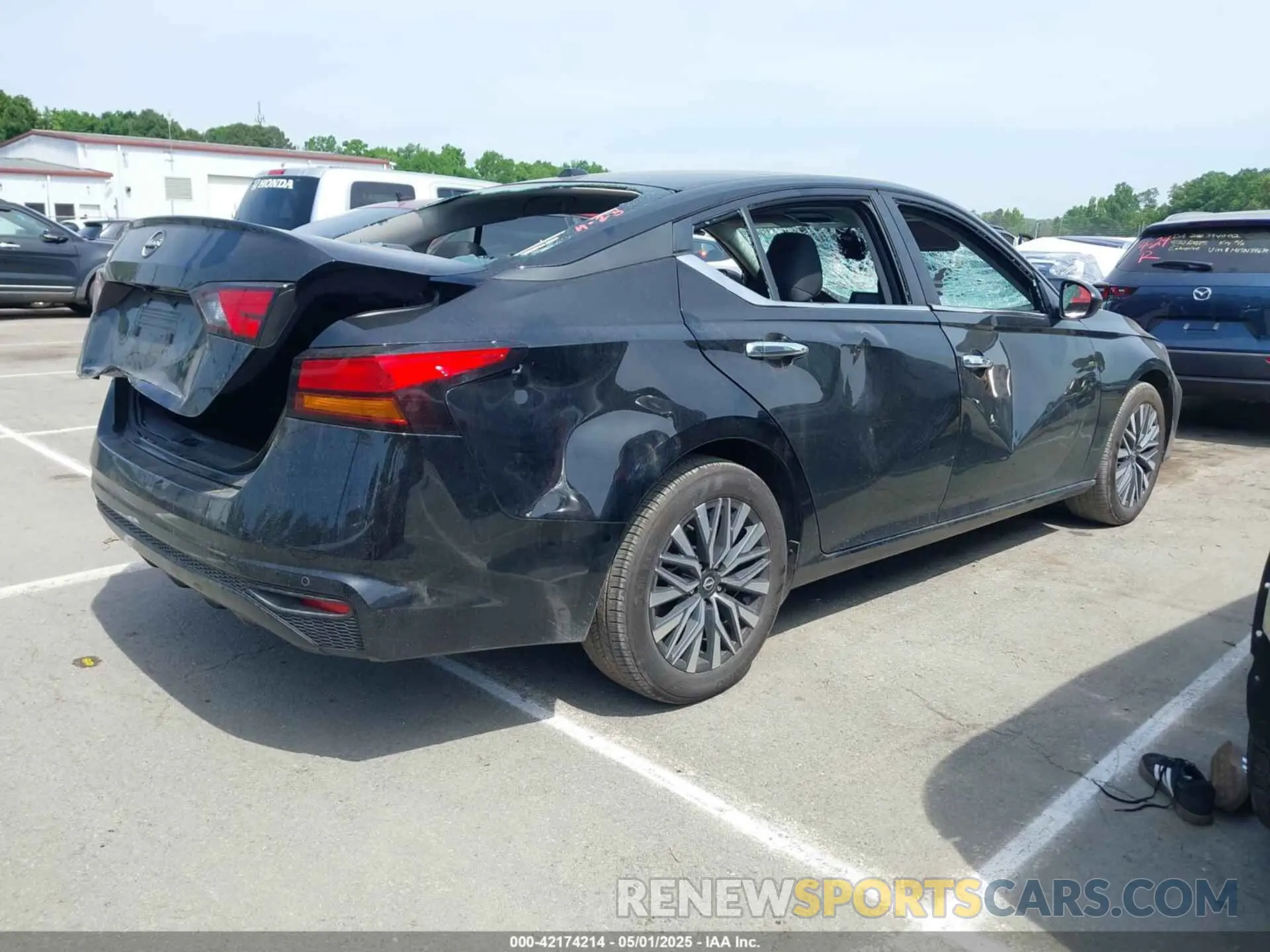4 Photograph of a damaged car 1N4BL4DV6SN377960 NISSAN ALTIMA 2025