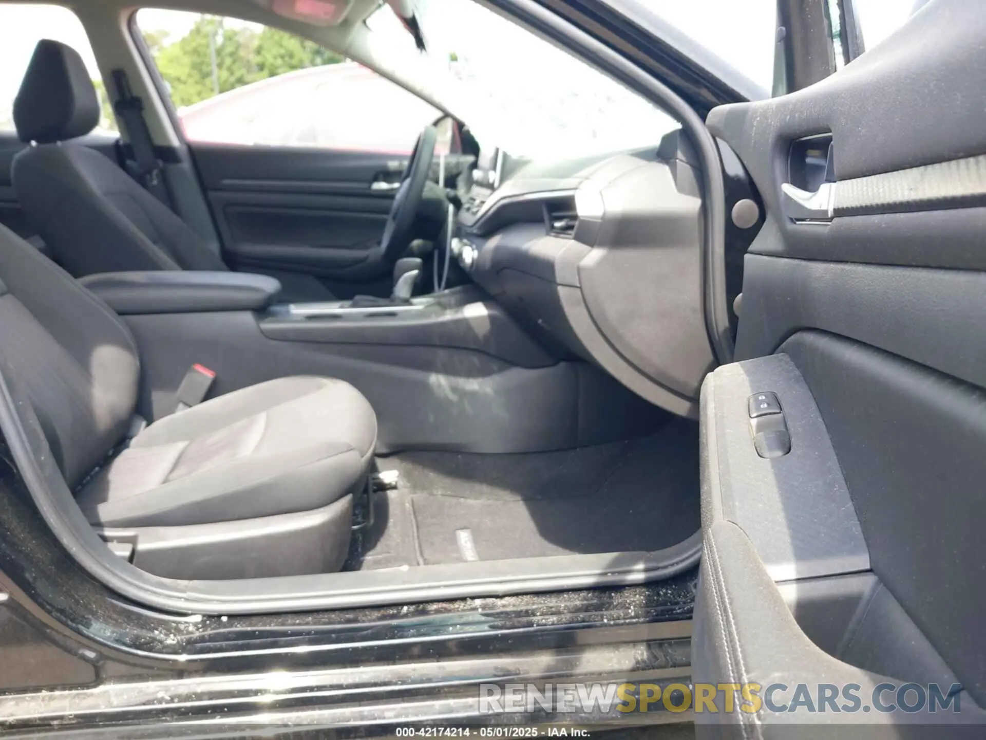 5 Photograph of a damaged car 1N4BL4DV6SN377960 NISSAN ALTIMA 2025