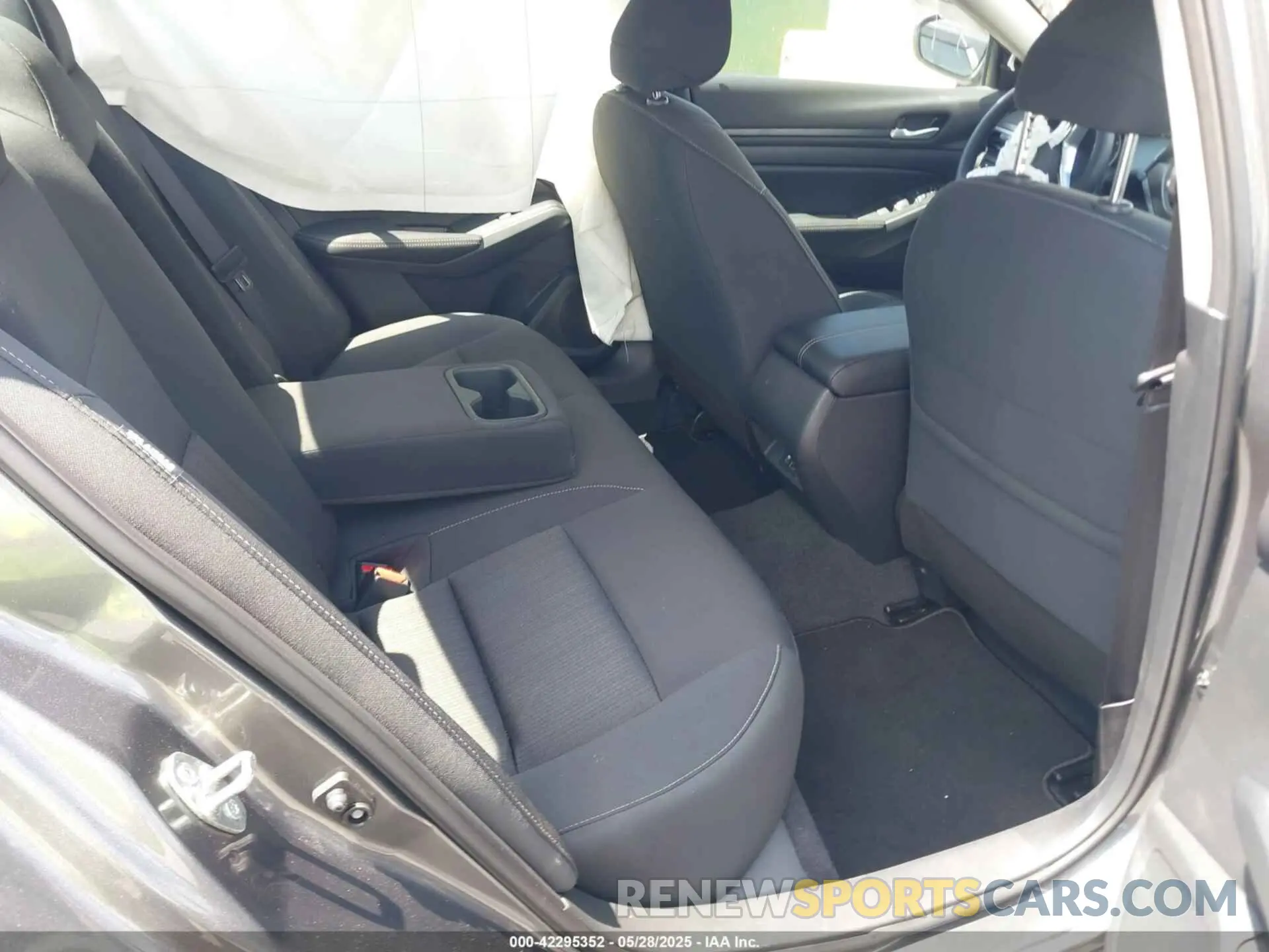 8 Фотография поврежденного автомобиля 1N4BL4DV6SN381605 NISSAN ALTIMA 2025