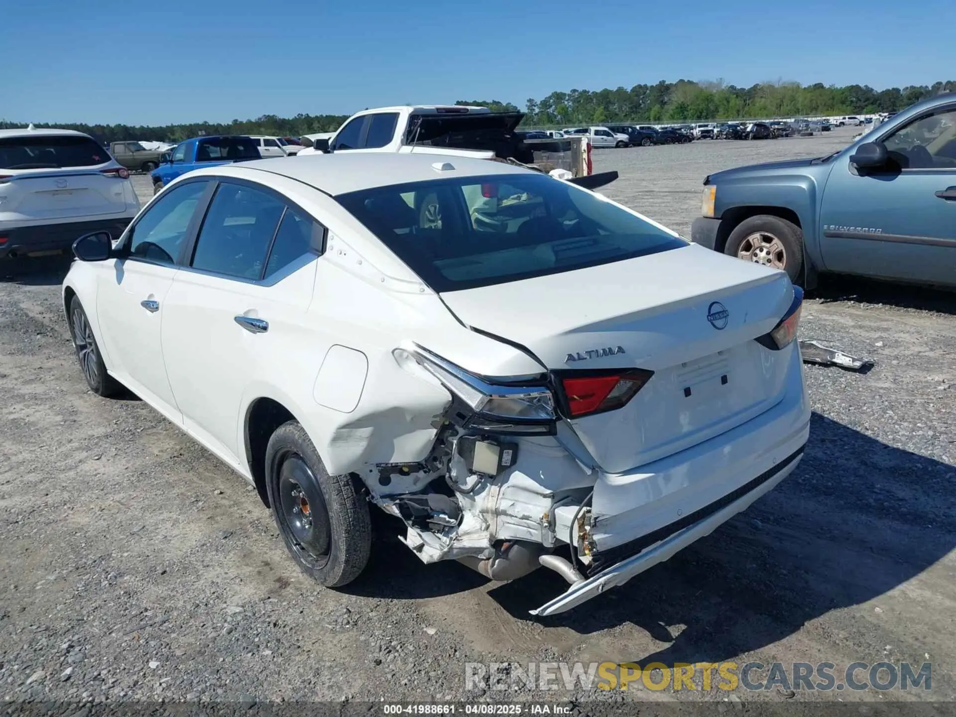 17 Photograph of a damaged car 1N4BL4DV7SN304760 NISSAN ALTIMA 2025
