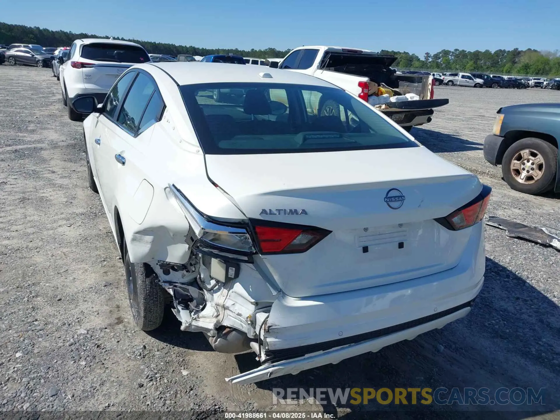 18 Photograph of a damaged car 1N4BL4DV7SN304760 NISSAN ALTIMA 2025