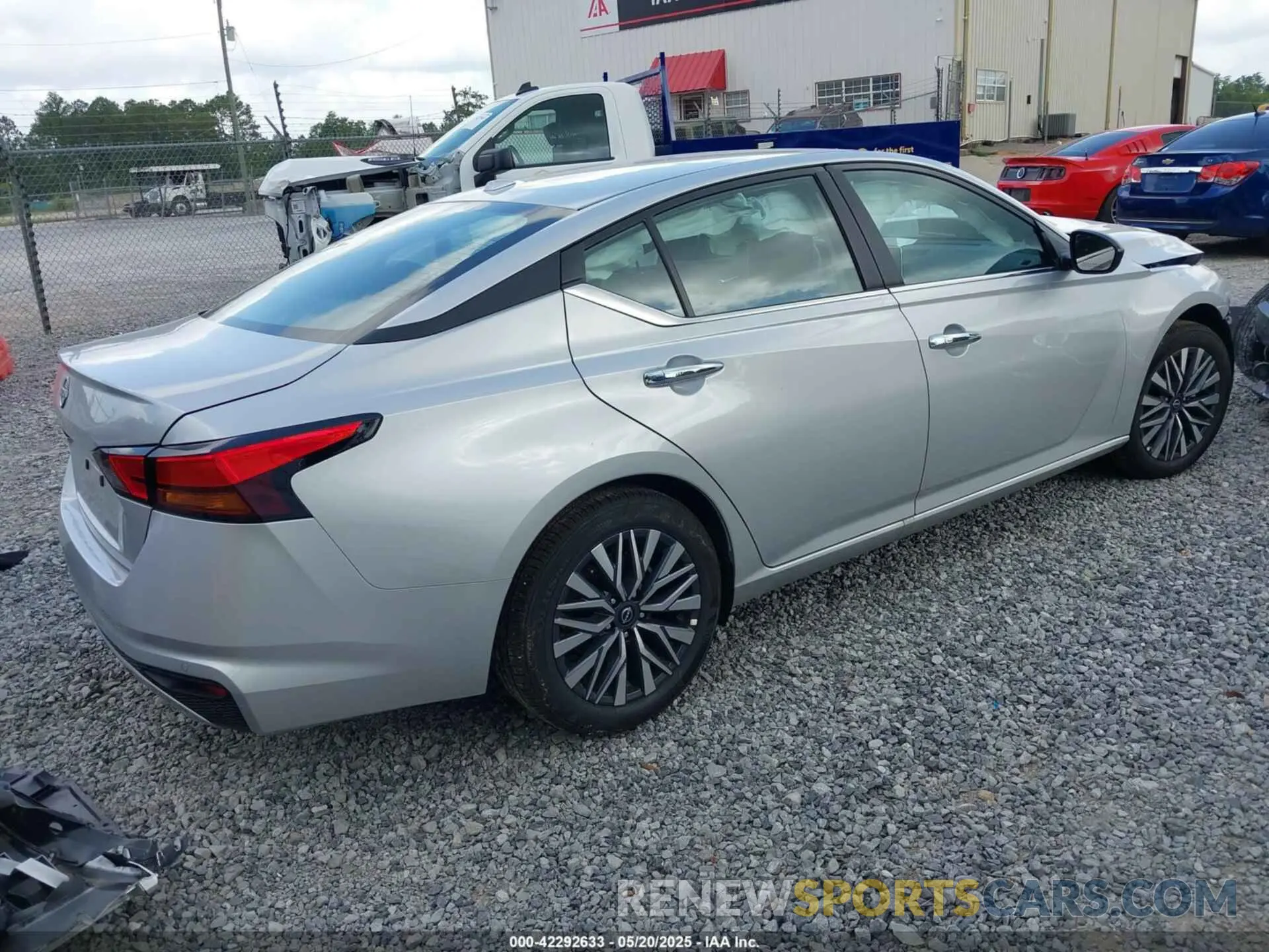 4 Фотография поврежденного автомобиля 1N4BL4DV7SN378258 NISSAN ALTIMA 2025