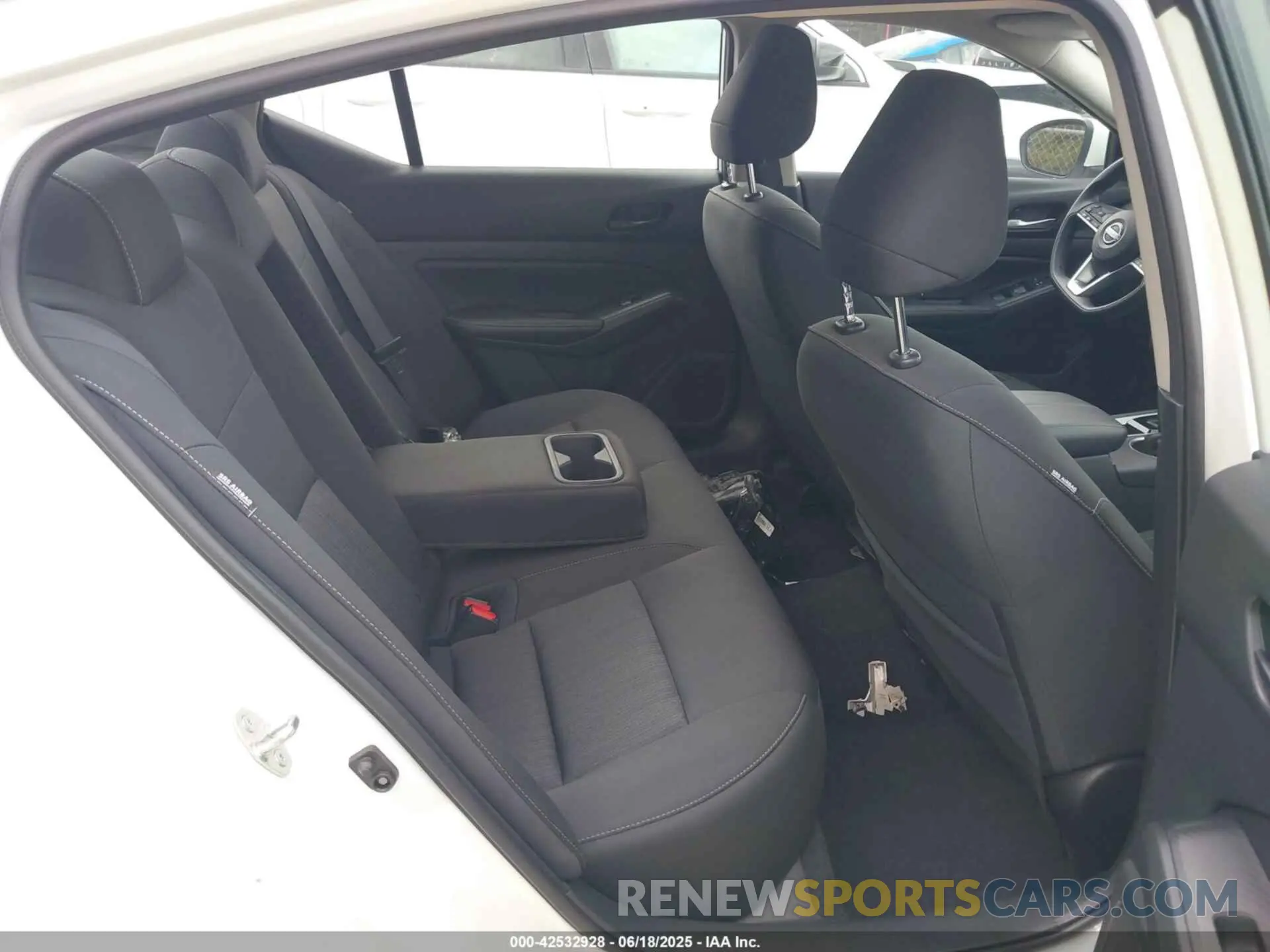 8 Фотография поврежденного автомобиля 1N4BL4DV8SN364434 NISSAN ALTIMA 2025
