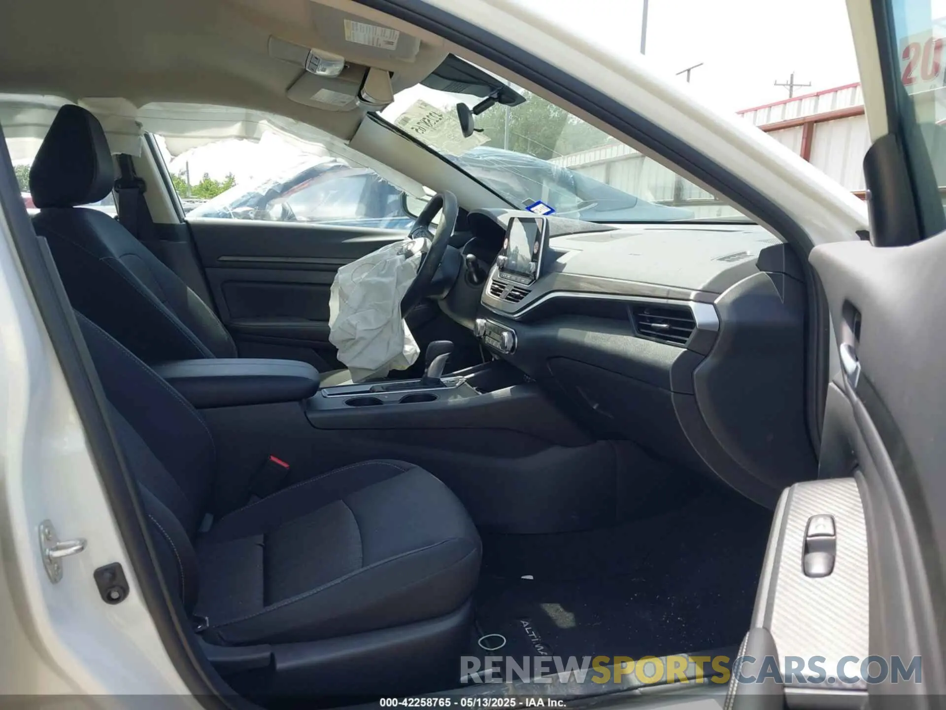 5 Photograph of a damaged car 1N4BL4DV8SN371660 NISSAN ALTIMA 2025