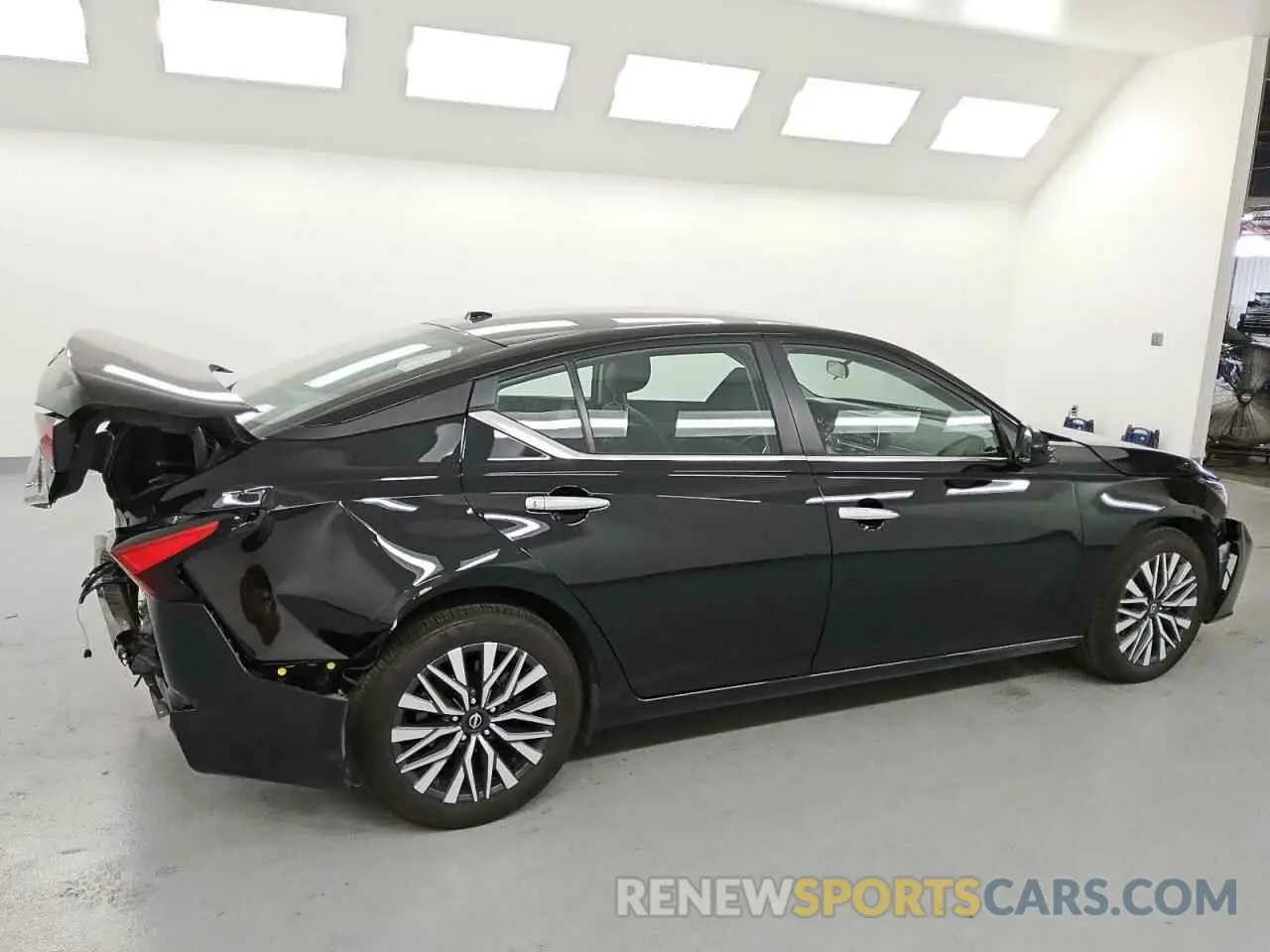 3 Фотография поврежденного автомобиля 1N4BL4DV9SN326730 NISSAN ALTIMA 2025