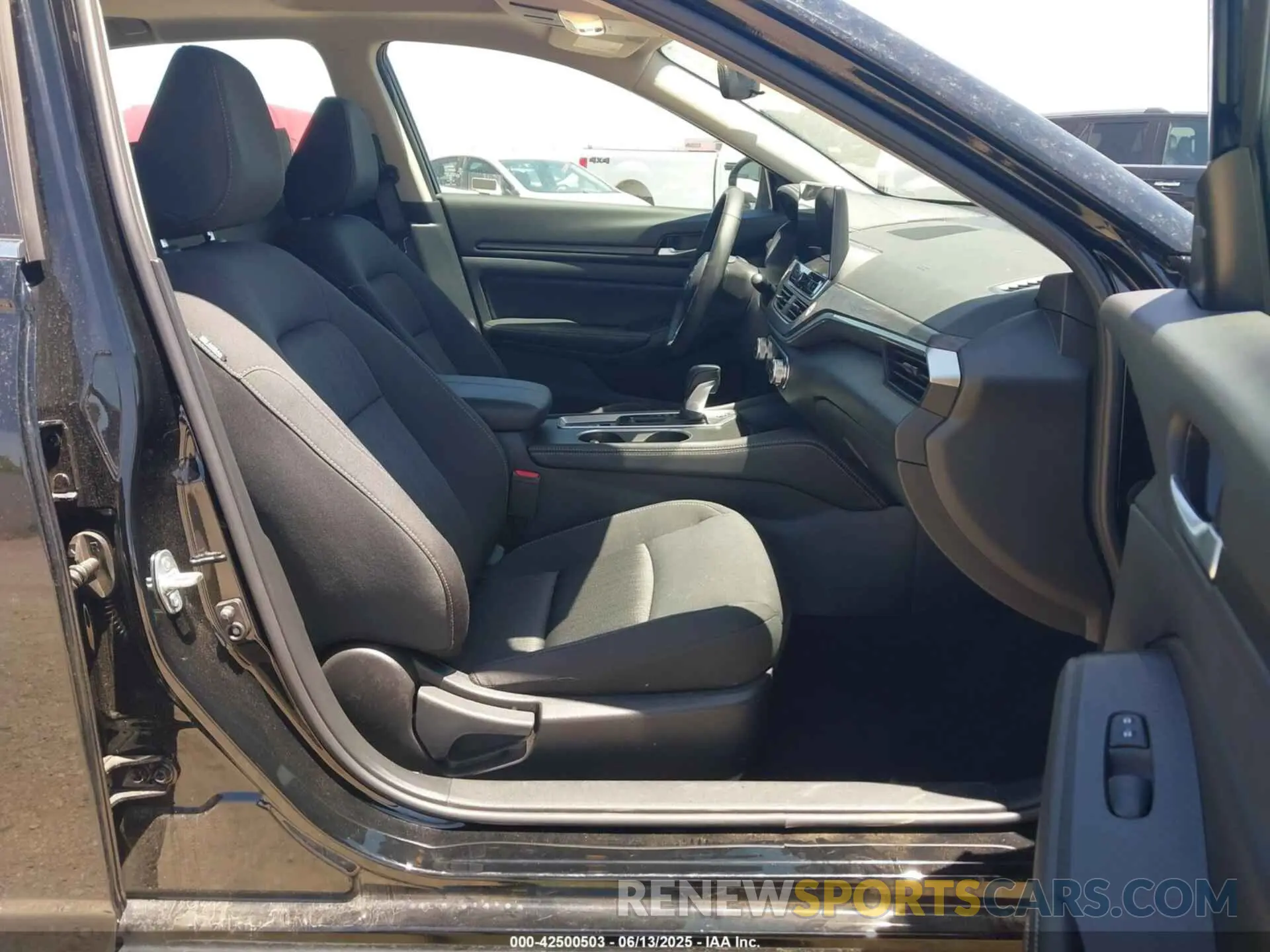 5 Photograph of a damaged car 1N4BL4DV9SN363437 NISSAN ALTIMA 2025