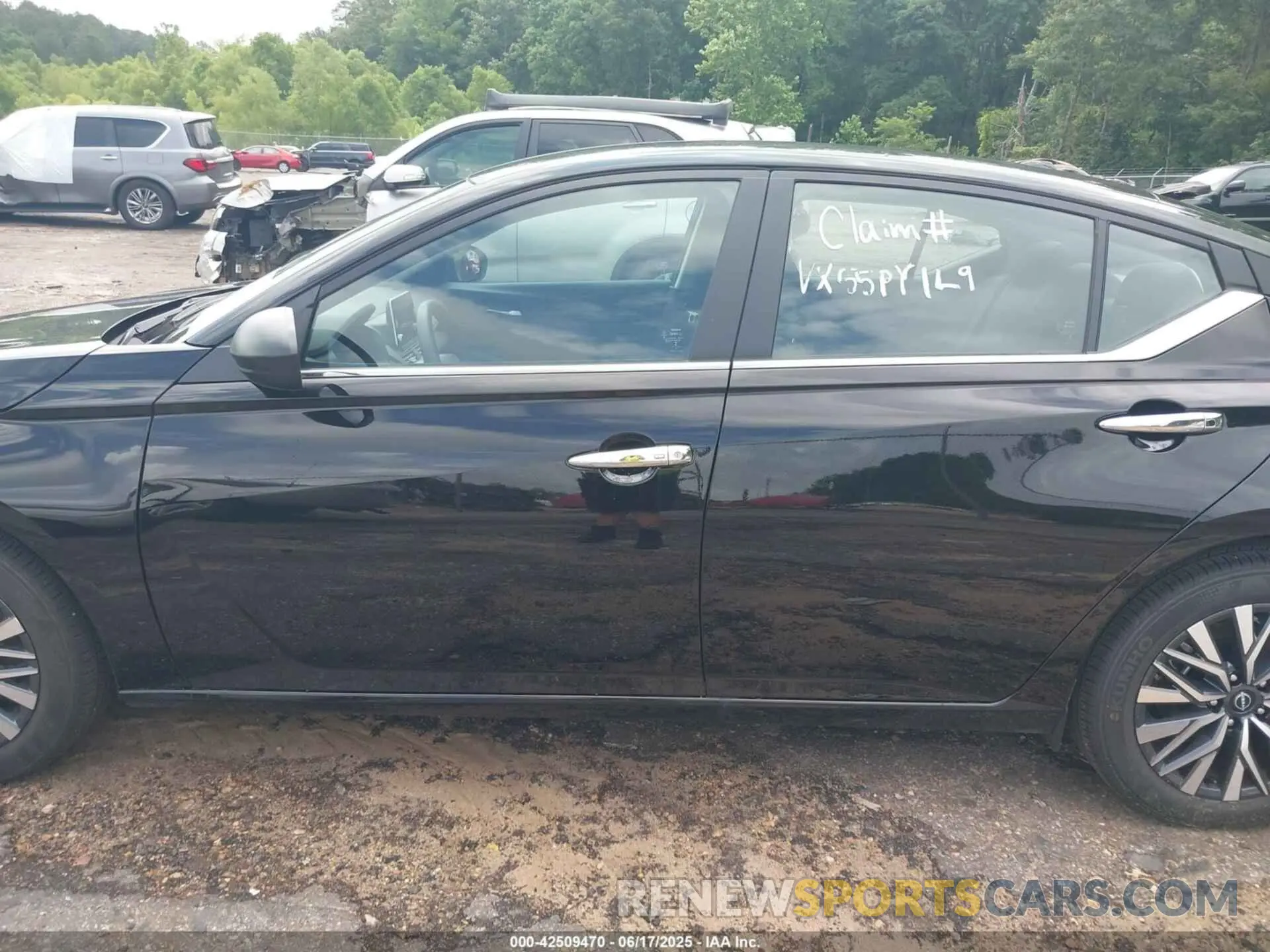 14 Photograph of a damaged car 1N4BL4DV9SN375653 NISSAN ALTIMA 2025