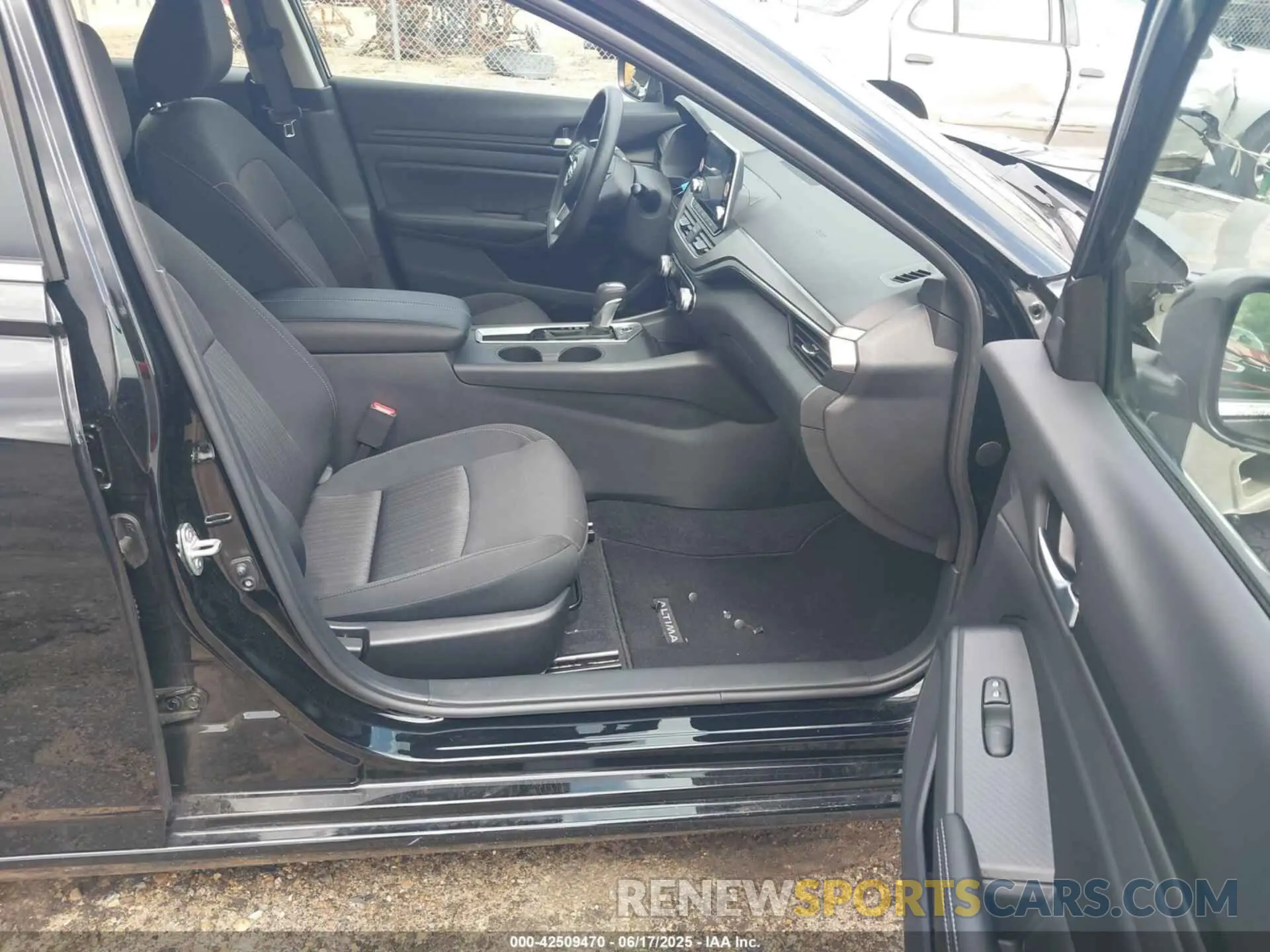 5 Photograph of a damaged car 1N4BL4DV9SN375653 NISSAN ALTIMA 2025