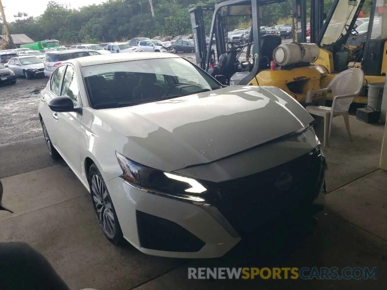4 Photograph of a damaged car 1N4BL4DVXSN317664 NISSAN ALTIMA 2025