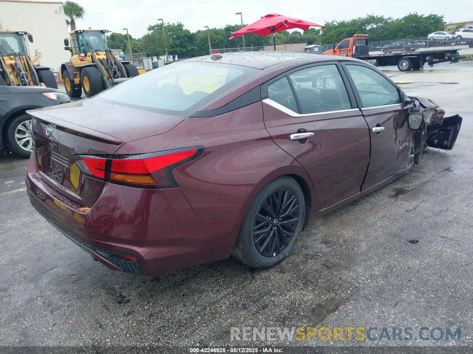 4 Photograph of a damaged car 1N4BL4DVXSN364130 NISSAN ALTIMA 2025