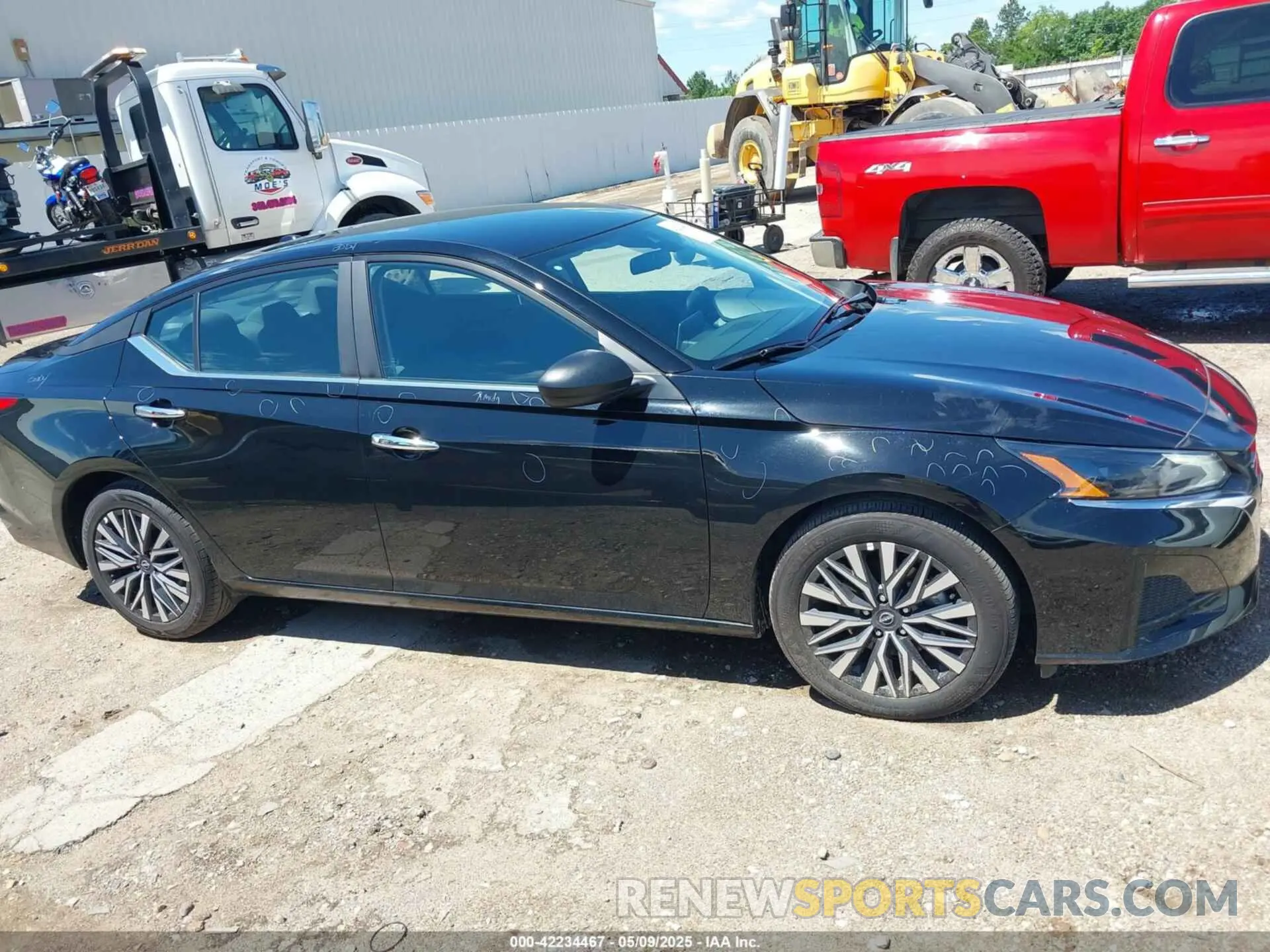 13 Photograph of a damaged car 1N4BL4DVXSN370638 NISSAN ALTIMA 2025
