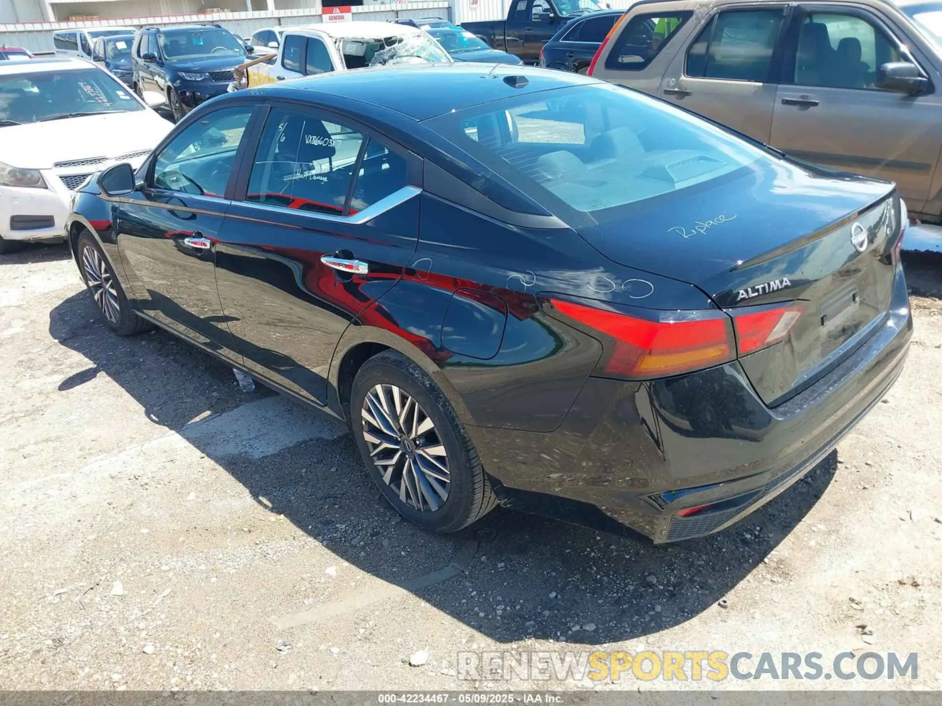 3 Photograph of a damaged car 1N4BL4DVXSN370638 NISSAN ALTIMA 2025