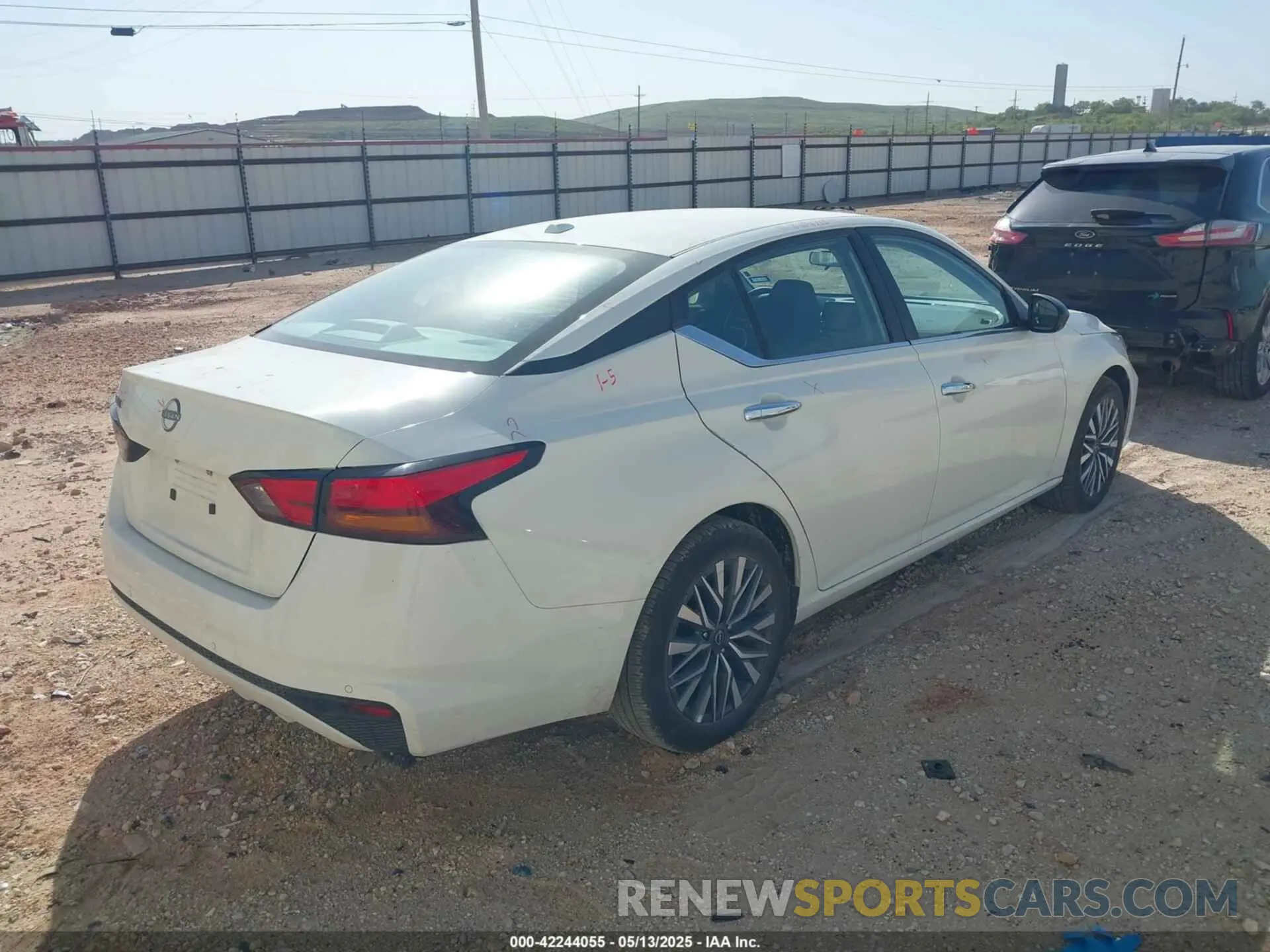 4 Photograph of a damaged car 1N4BL4DVXSN372941 NISSAN ALTIMA 2025