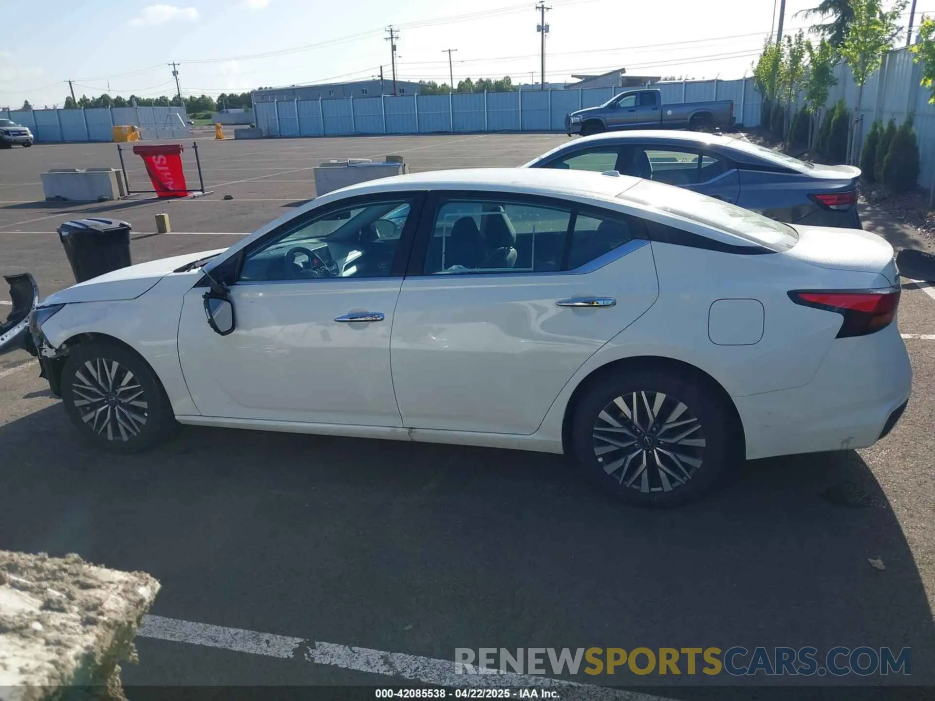 14 Photograph of a damaged car 1N4BL4DVXSN375063 NISSAN ALTIMA 2025