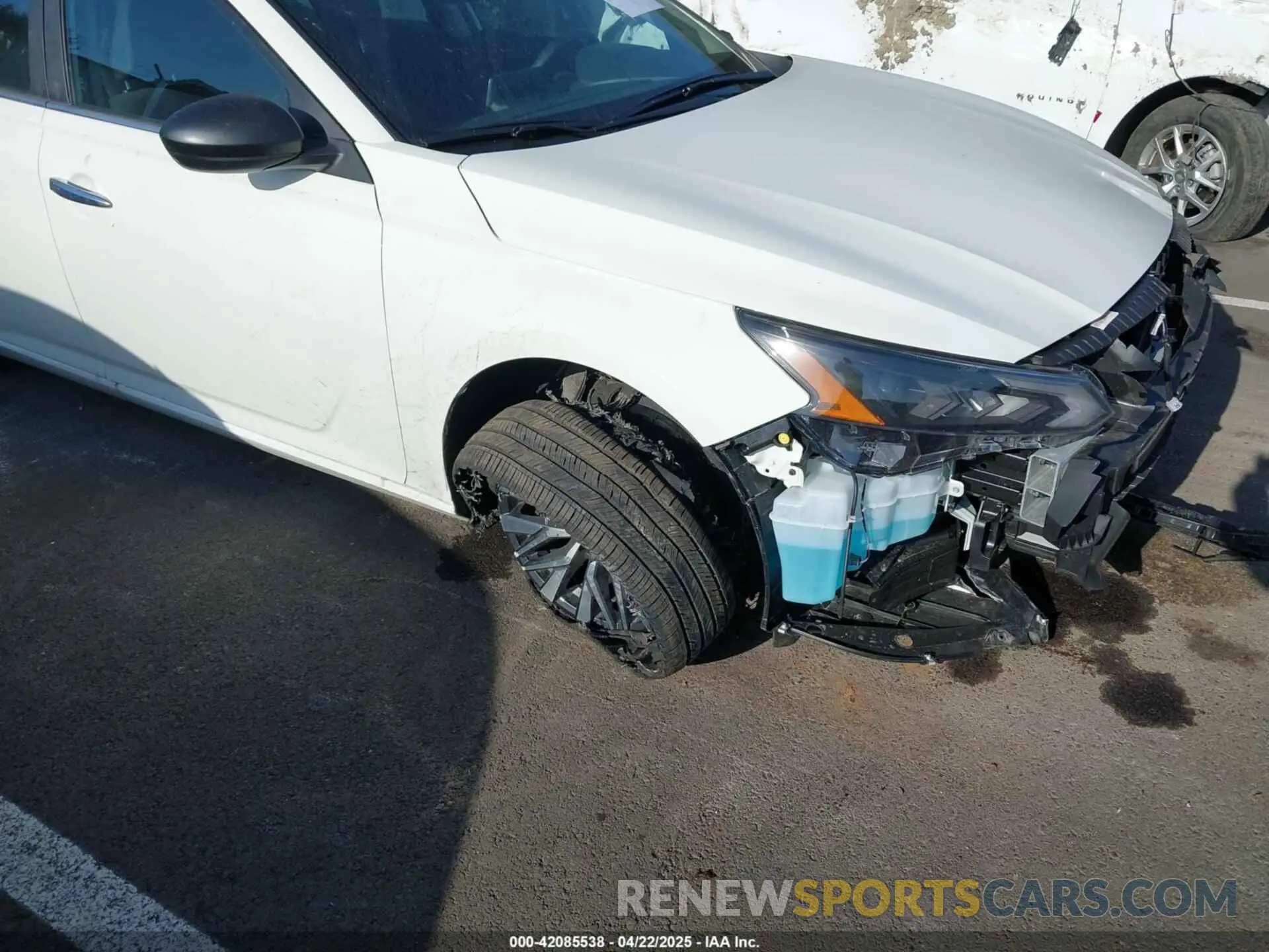 17 Photograph of a damaged car 1N4BL4DVXSN375063 NISSAN ALTIMA 2025