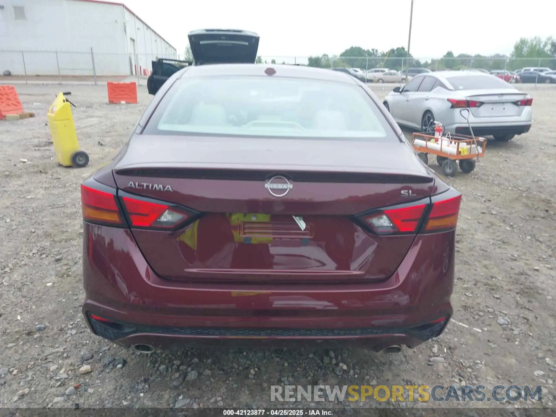 17 Photograph of a damaged car 1N4BL4EV3SN381401 NISSAN ALTIMA 2025