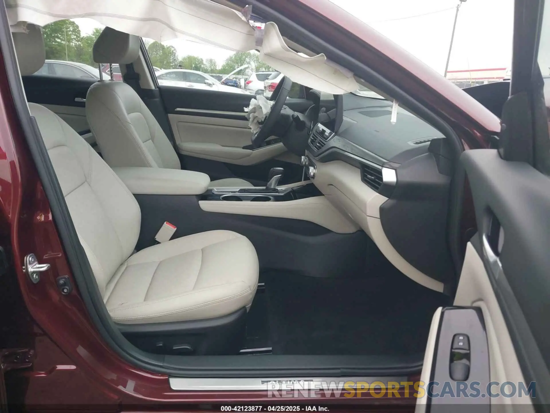 5 Photograph of a damaged car 1N4BL4EV3SN381401 NISSAN ALTIMA 2025