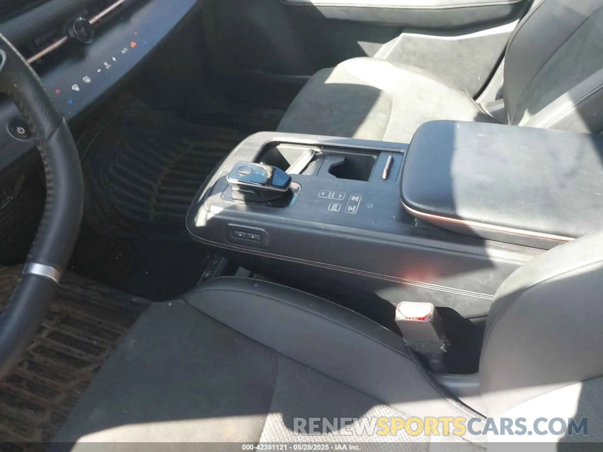 11 Фотография поврежденного автомобиля JN1DF0BB0RM732376 NISSAN ARIYA 2024