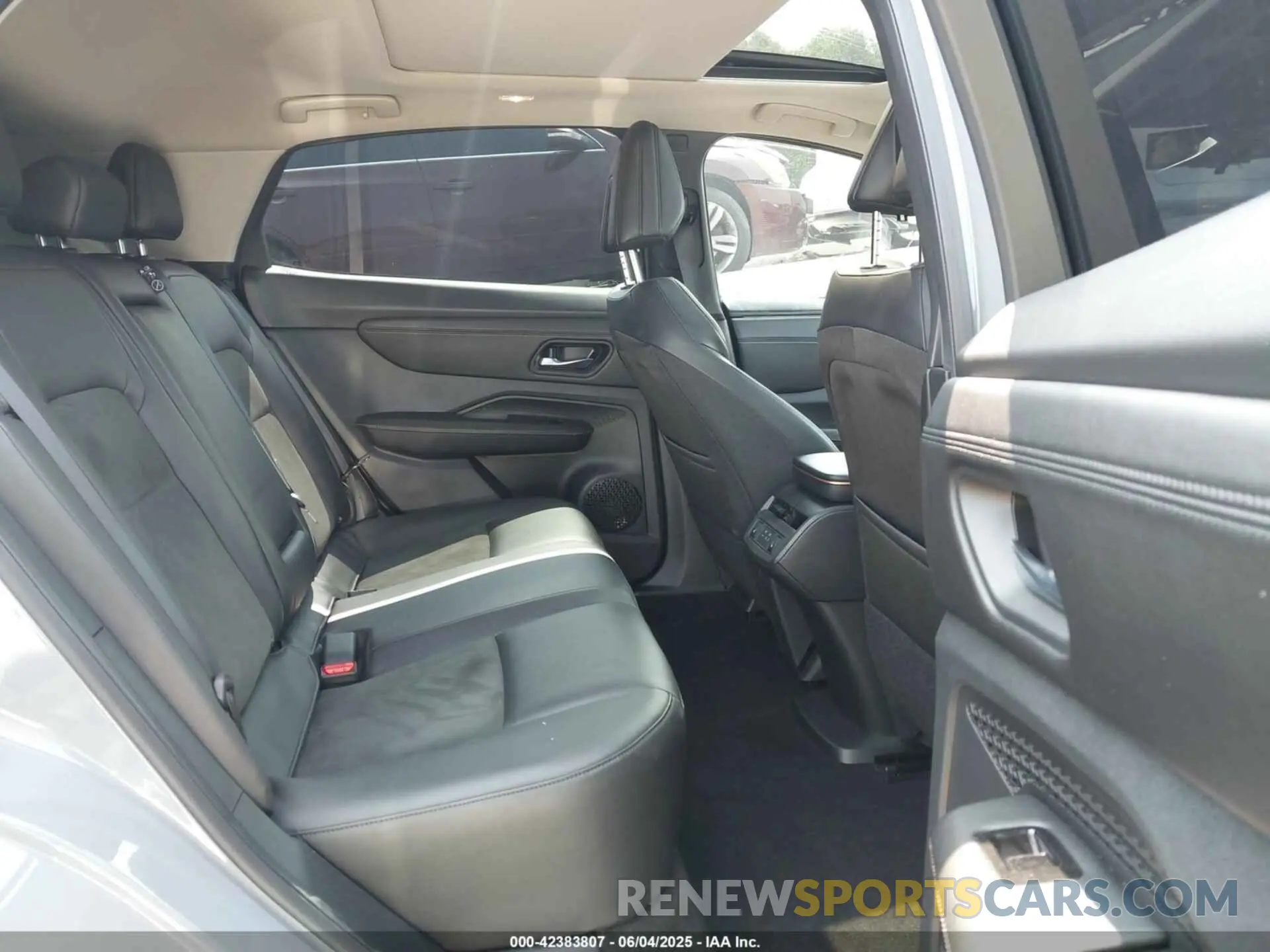 8 Фотография поврежденного автомобиля JN1DF0BB1RM735836 NISSAN ARIYA 2024