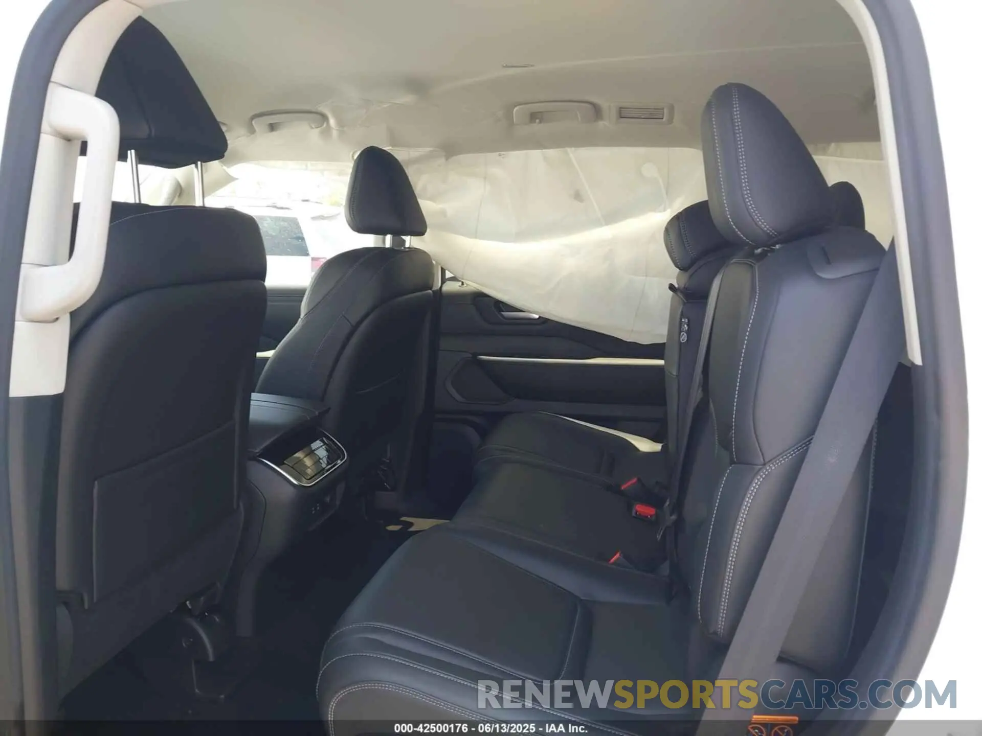 8 Фотография поврежденного автомобиля JN8AY3AD2S9301095 NISSAN ARMADA 2025