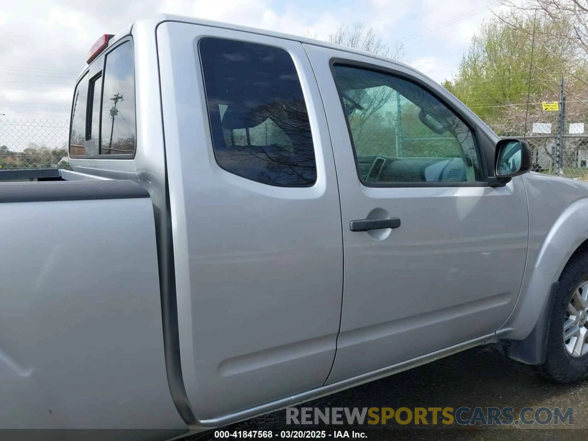13 Photograph of a damaged car 1N6AD0CU7KN795171 NISSAN FRONTIER 2019