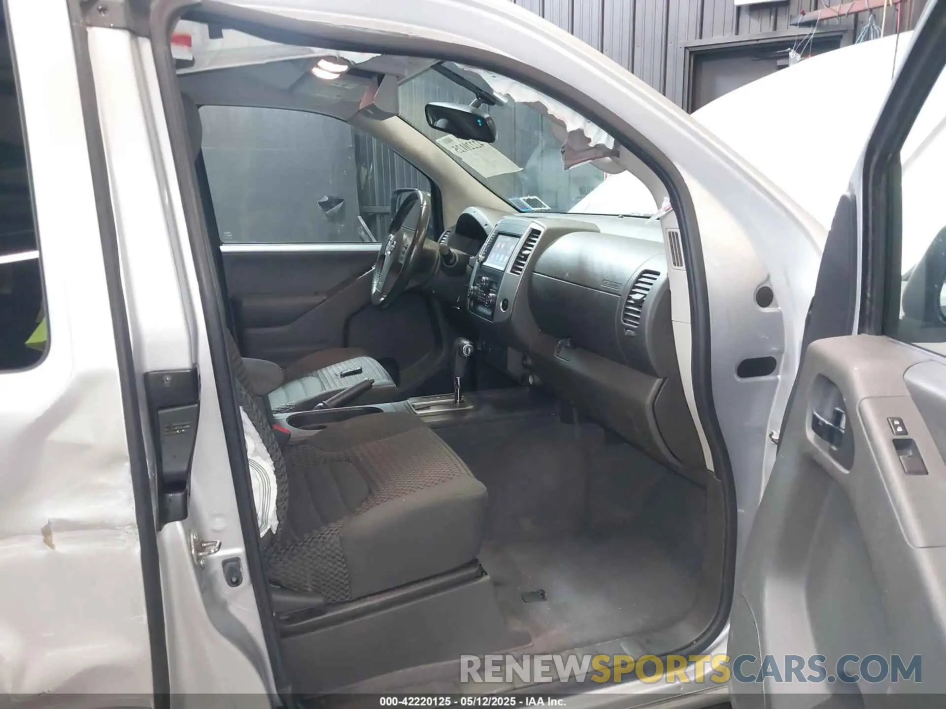 5 Photograph of a damaged car 1N6AD0CW7KN752970 NISSAN FRONTIER 2019