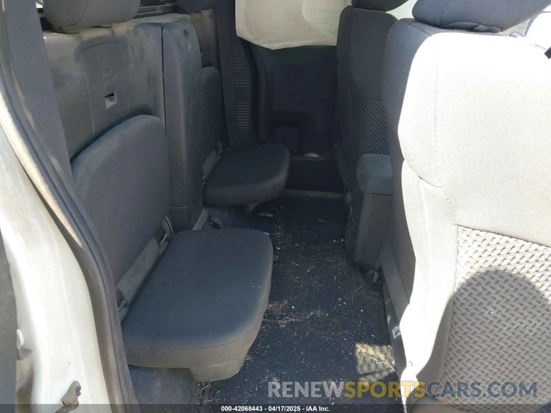 8 Photograph of a damaged car 1N6AD0CW9KN737810 NISSAN FRONTIER 2019