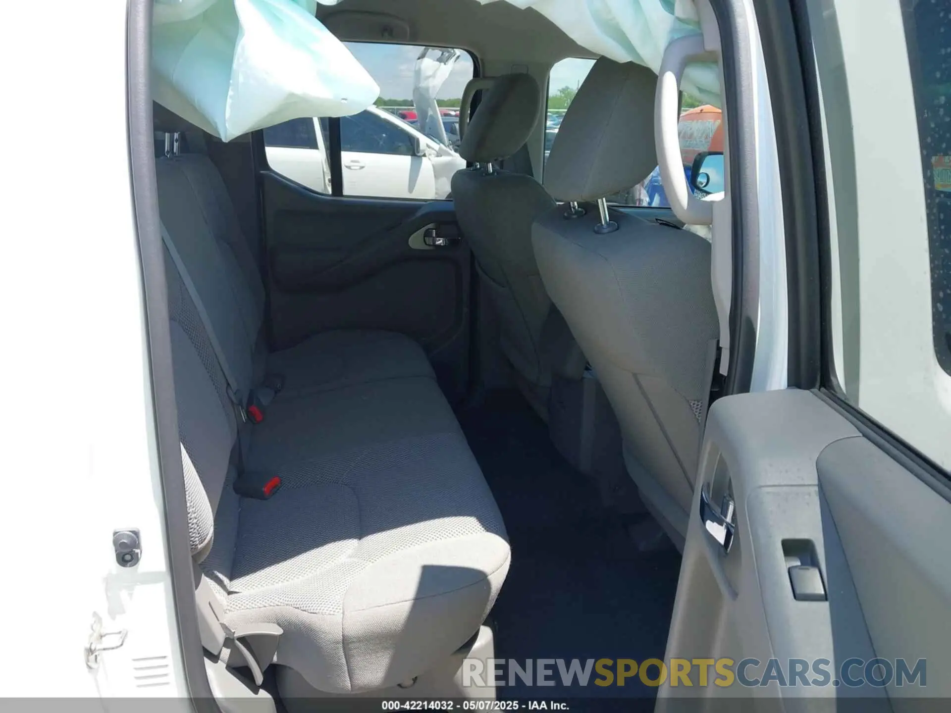 8 Photograph of a damaged car 1N6AD0ER2KN726946 NISSAN FRONTIER 2019
