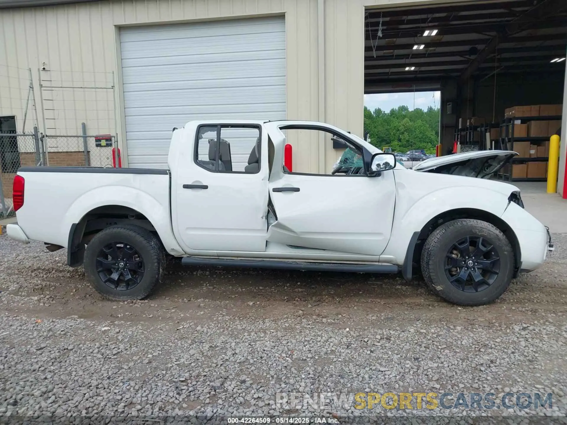 13 Photograph of a damaged car 1N6AD0ER3KN752391 NISSAN FRONTIER 2019