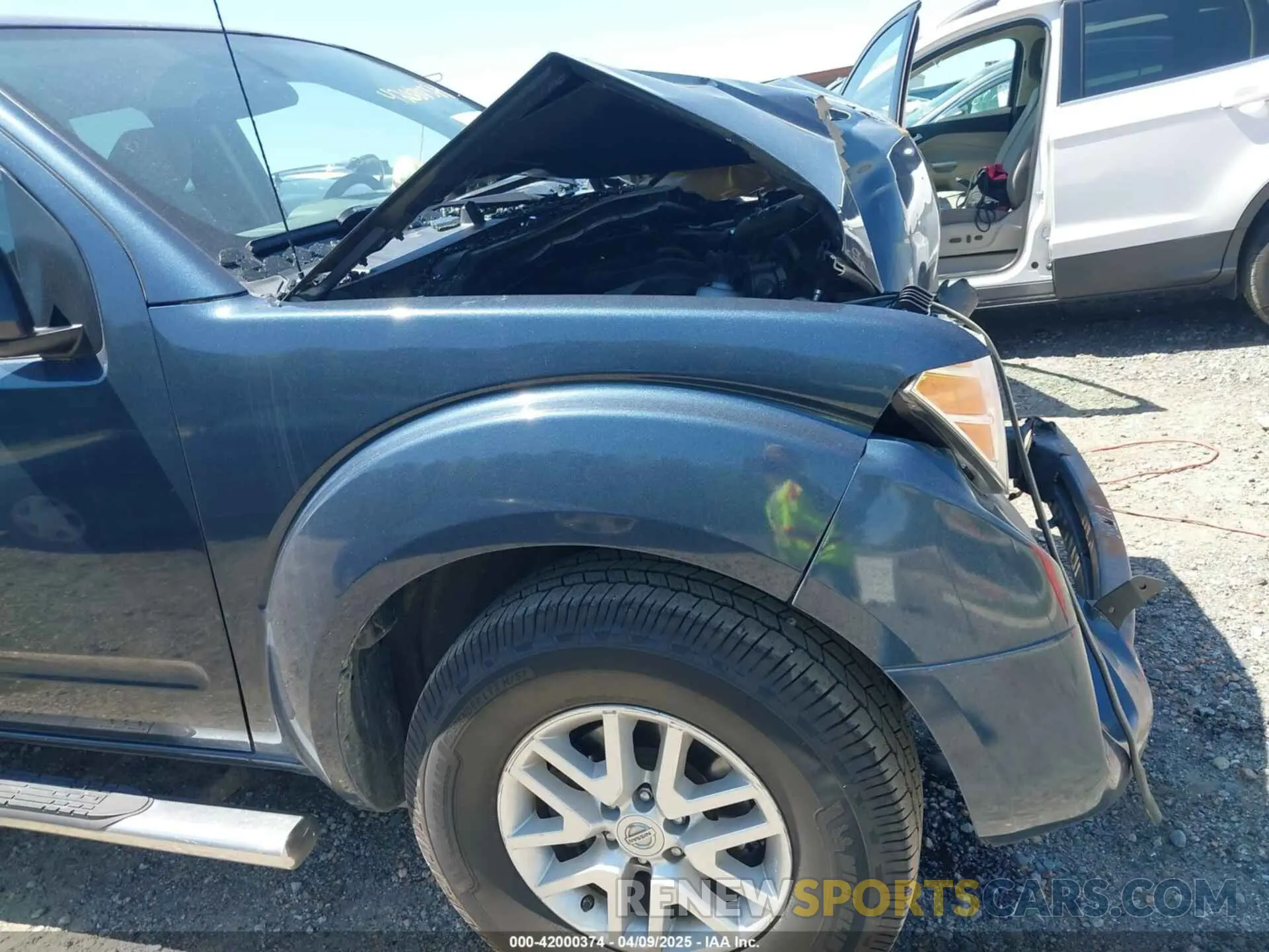 18 Photograph of a damaged car 1N6AD0ER4KN709873 NISSAN FRONTIER 2019