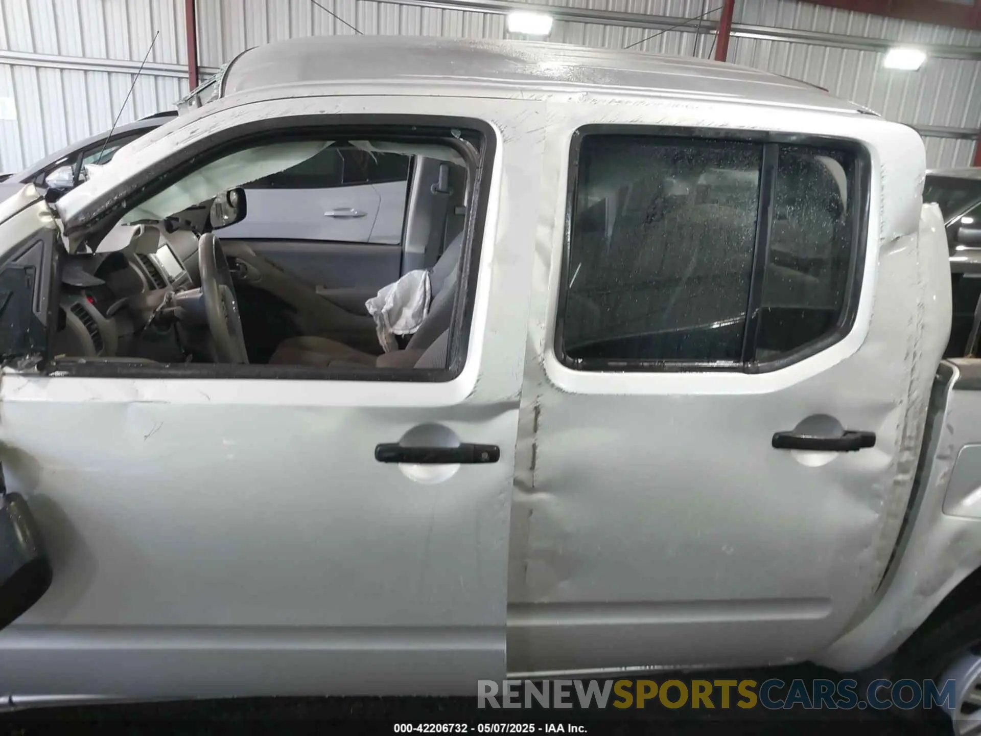 14 Photograph of a damaged car 1N6AD0ER5KN790768 NISSAN FRONTIER 2019